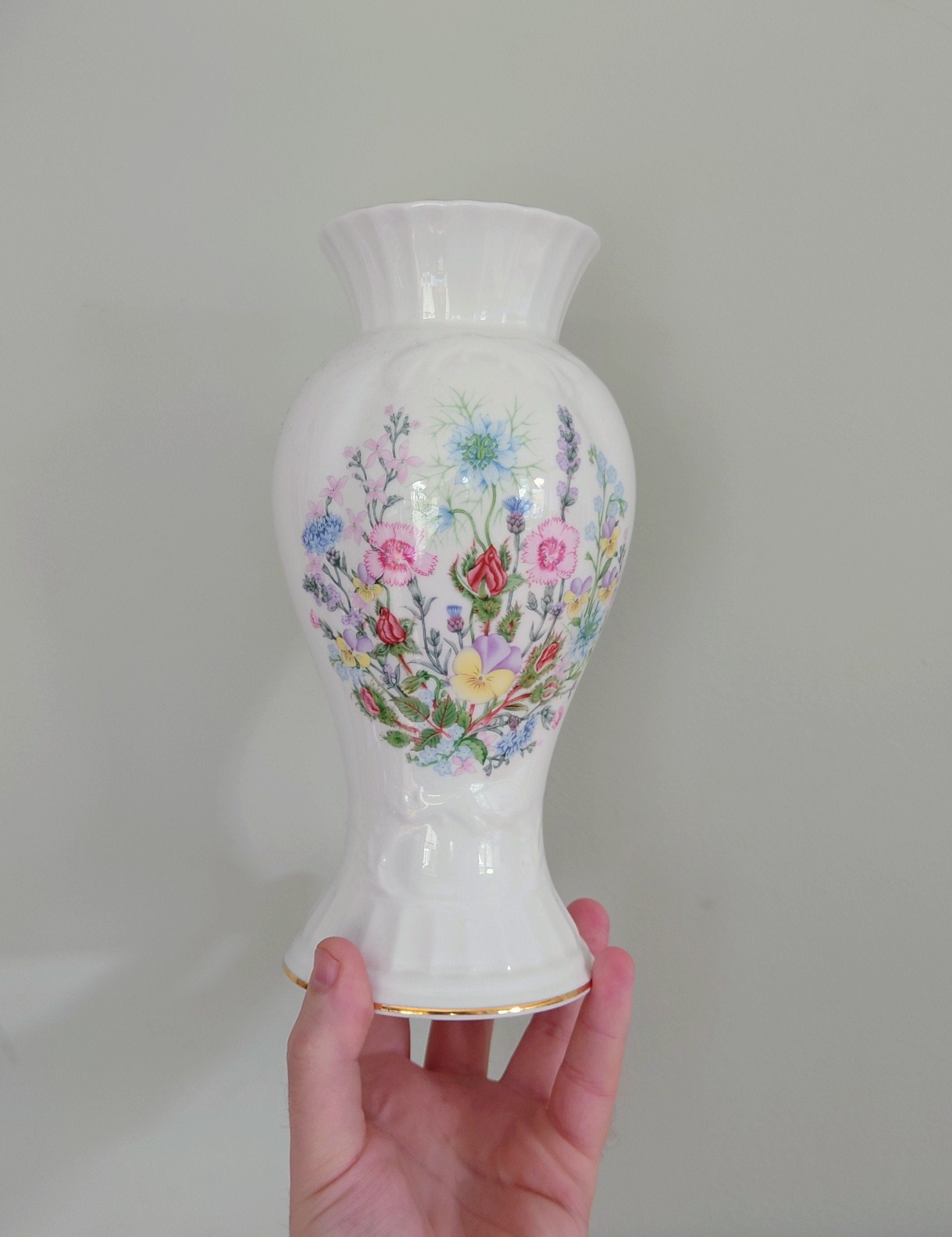 Wild Tudor Aynsley Cascade Vase 9'' Porcelain Made in England Wild Tudor Pattern Collectable Vintage Fine Porcelain Ceramic Floral Vase