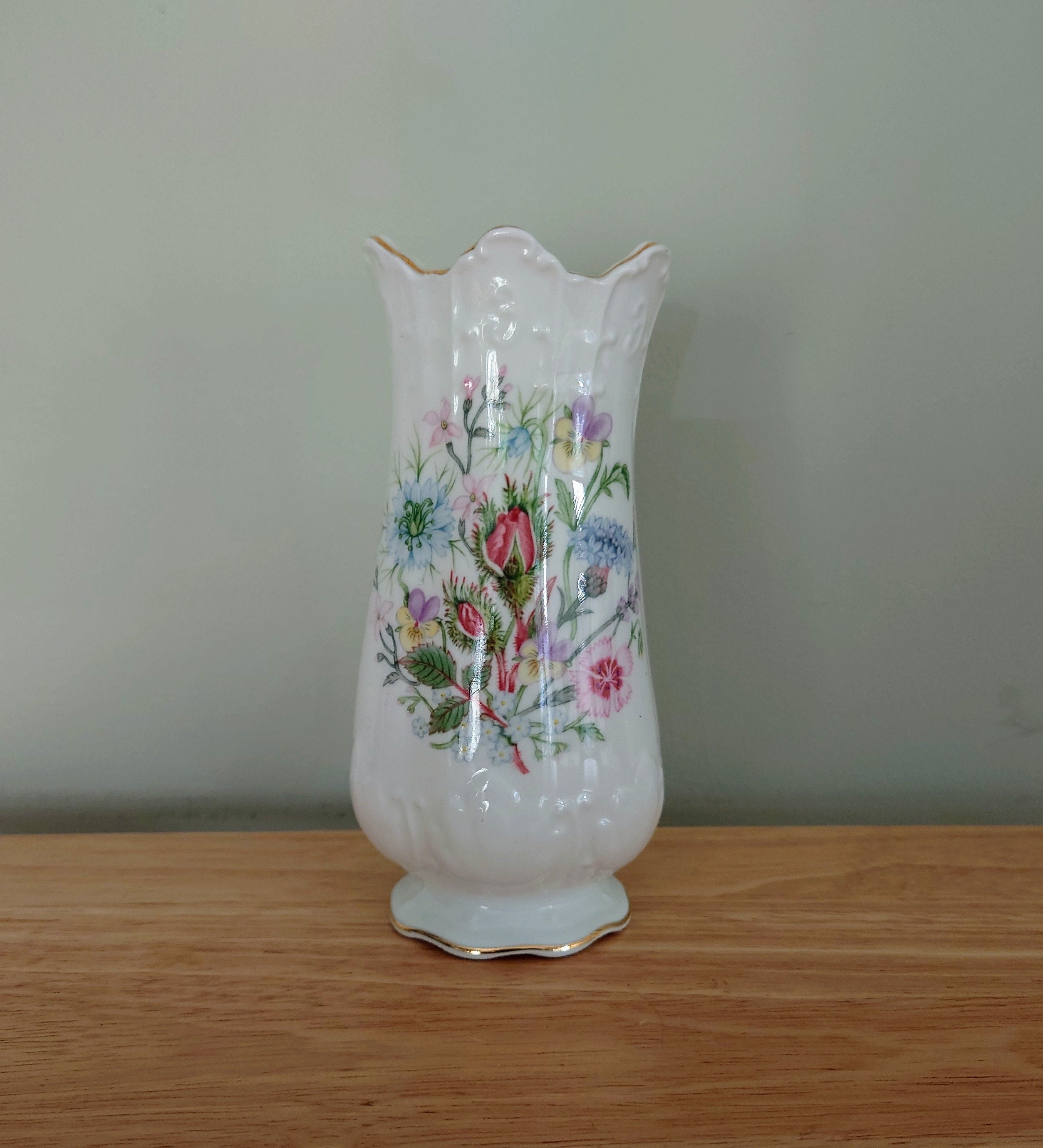 Wild Tudor Aynsley 6'' Victorian Vase Porcelain Made in England Wild Tudor Pattern Collectable Vintage Fine Porcelain Ceramic Floral Vase
