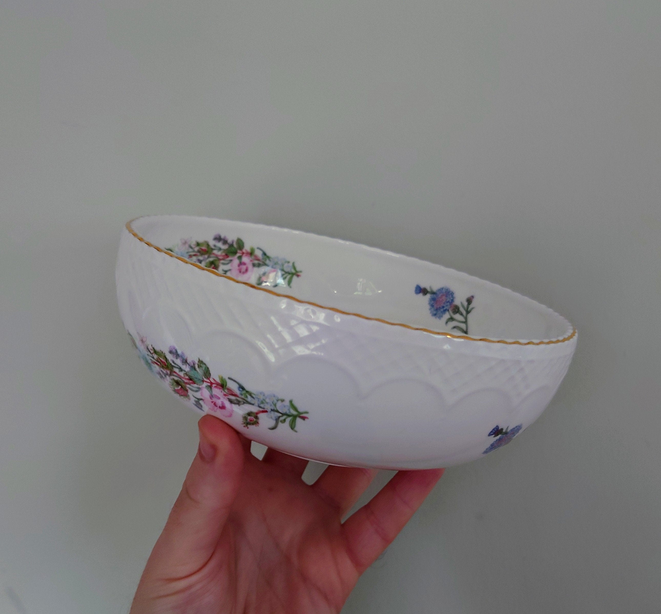 Aynsley Wild Tudor Salad Serving Bowl 9'' Dish Fine Bone China Porcelain Made in England Wild Tudor Pattern Collectable Vintage