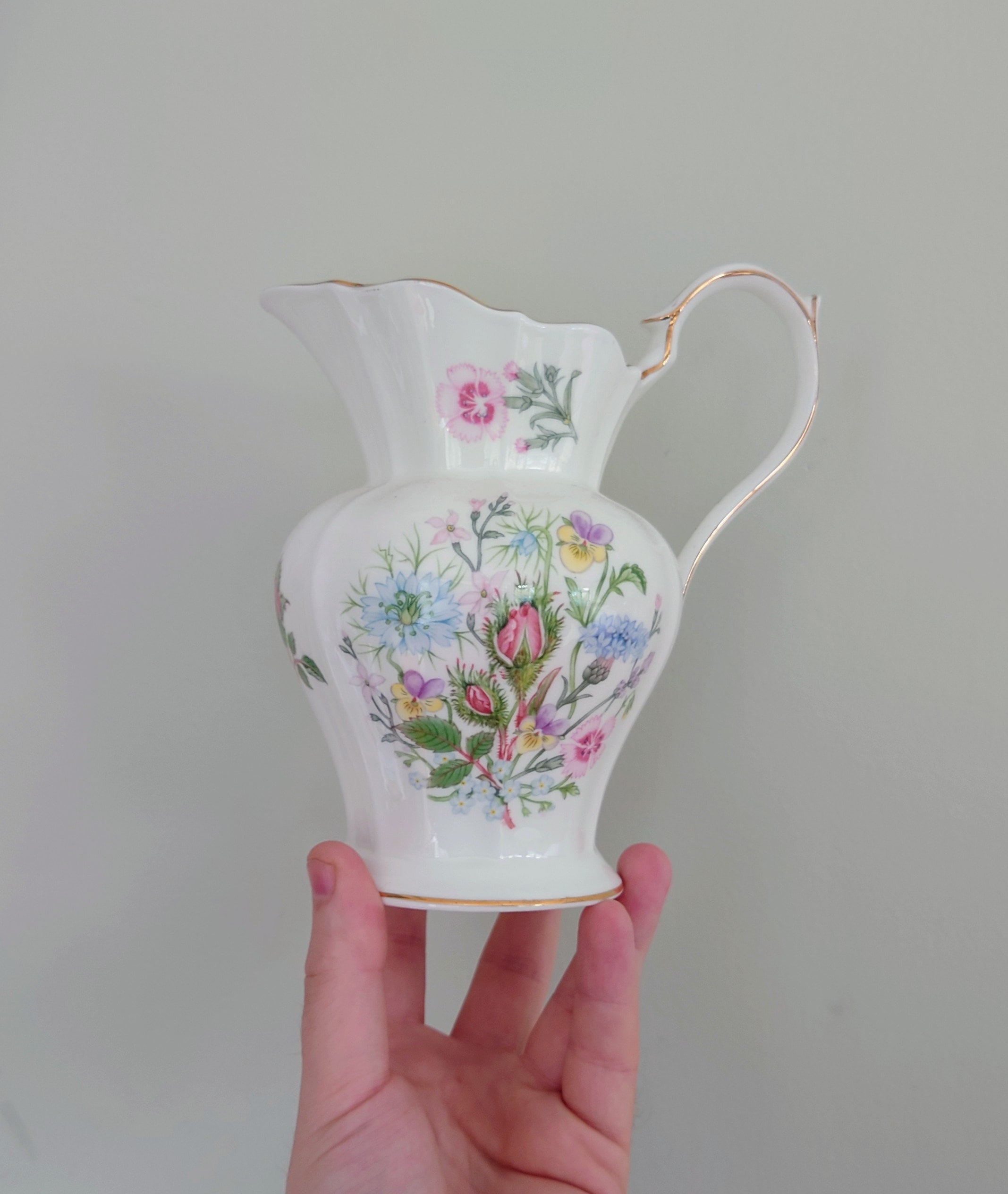 Aynsley 32 Oz Georgian Jug Wild Tudor Fine Bone China Porcelain Made in England Wild Tudor Pattern Collectable Vintage Jug Décor