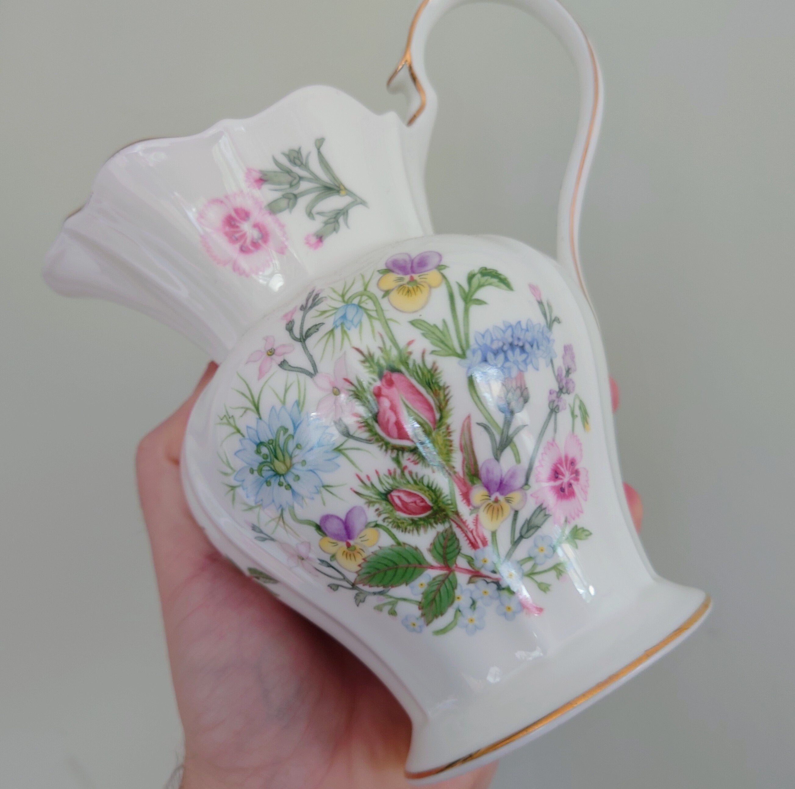 Aynsley 32 Oz Georgian Jug Wild Tudor Fine Bone China Porcelain Made in England Wild Tudor Pattern Collectable Vintage Jug Décor
