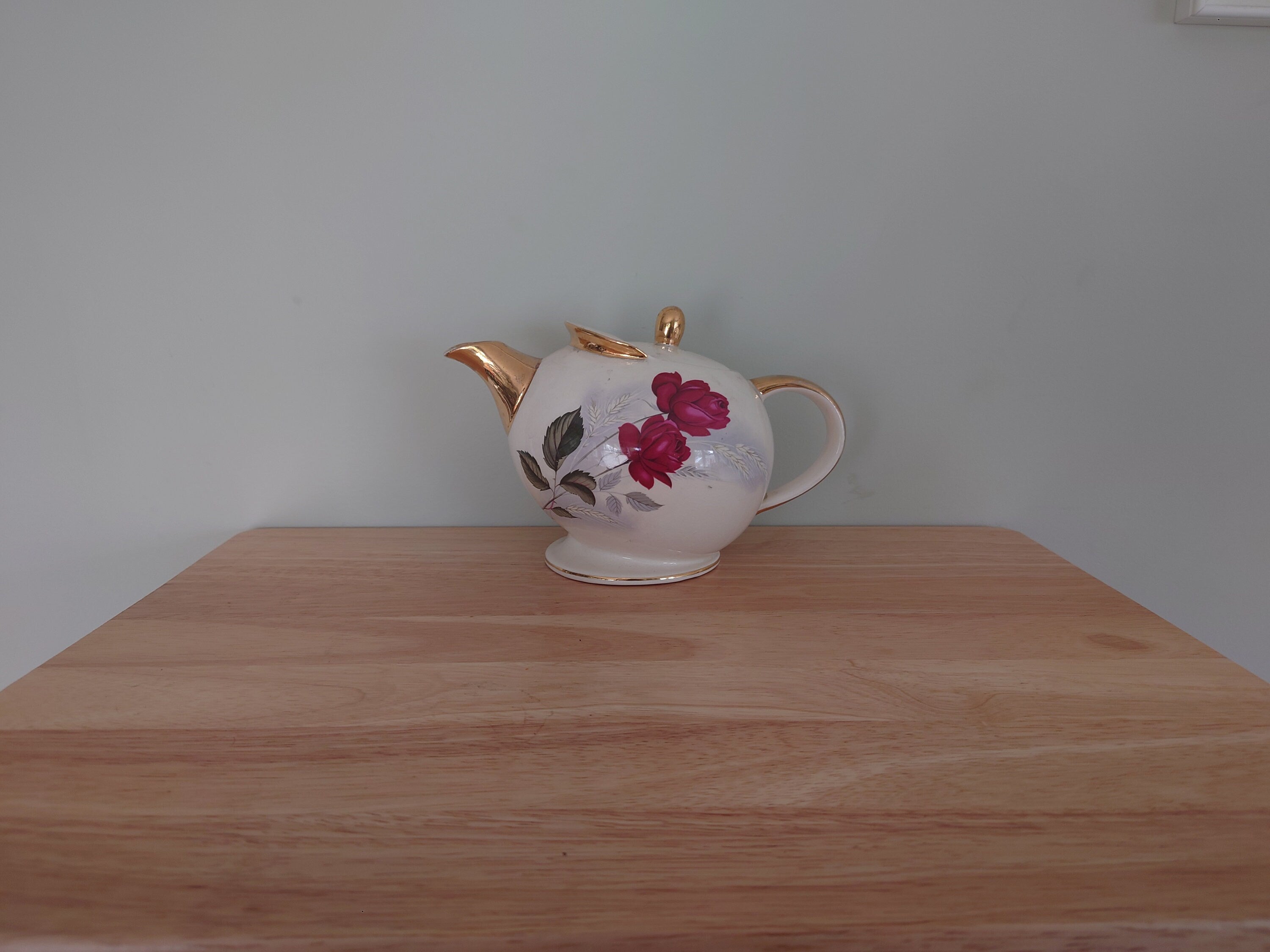 Vintage Ceramic Teapot Floral Gold Gilt Afternoon Tea Heatmaster England 4 Cups Genuine Made in England Decorative Novelty Ceramic Teapot