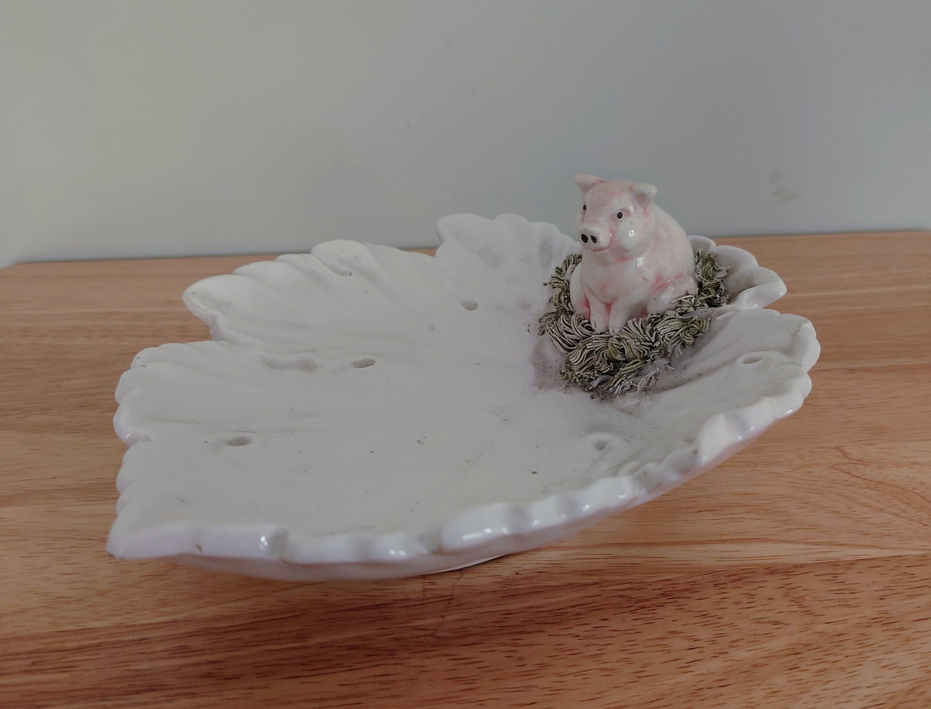Vintage Ceramic Maple Leaf Pig Dish  Decorative Ornamental Leaf Décor Homeware Kitsch Earthenware Pottery Pig Key Dish Keyholder Tray