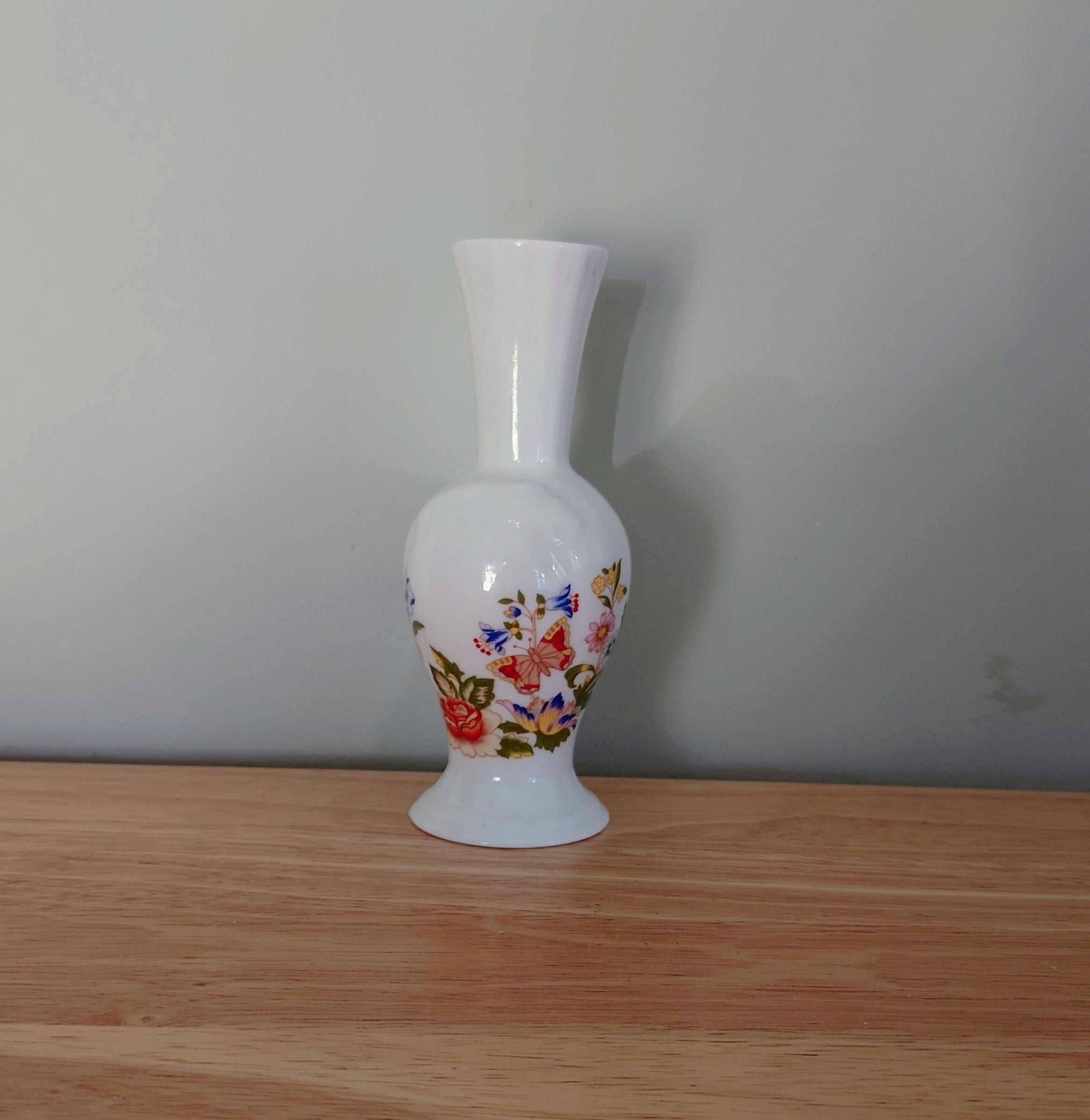 Aynsley Small Bud Vase Cottage Garden Fine Bone China Porcelain Made in England Country Cottage Pattern Collectable Vintage