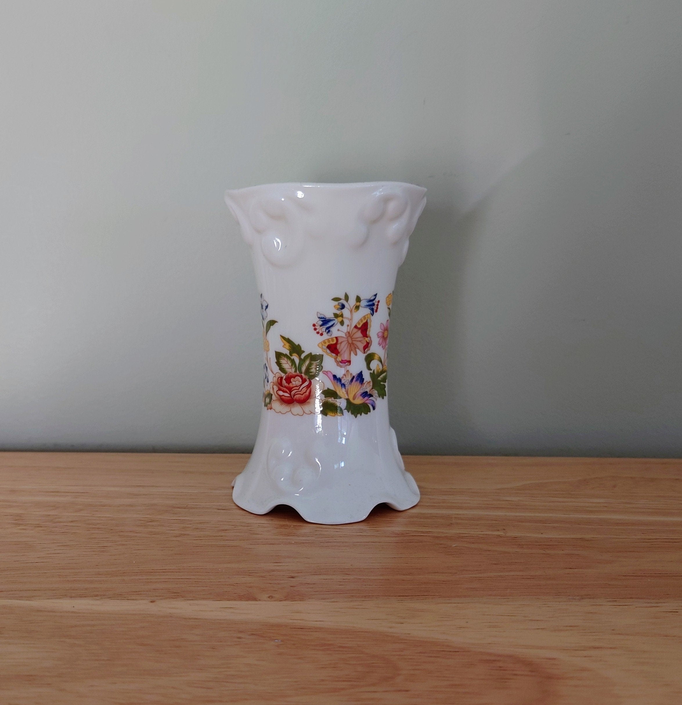 Aynsley bouquet Vase Small Posey Cottage Garden Fine Bone China Porcelain Made in England Country Cottage Pattern Collectable Vintage