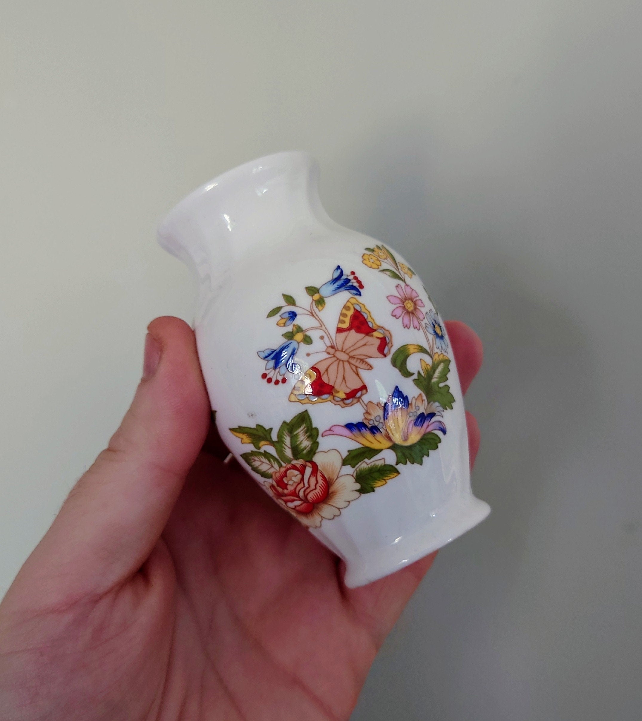 Cottage Garden Aynsley Bud Vase Frill Small Globe Vase Porcelain Made in England Cottage Garden Pattern Collectable Vintage Aynsley Gift