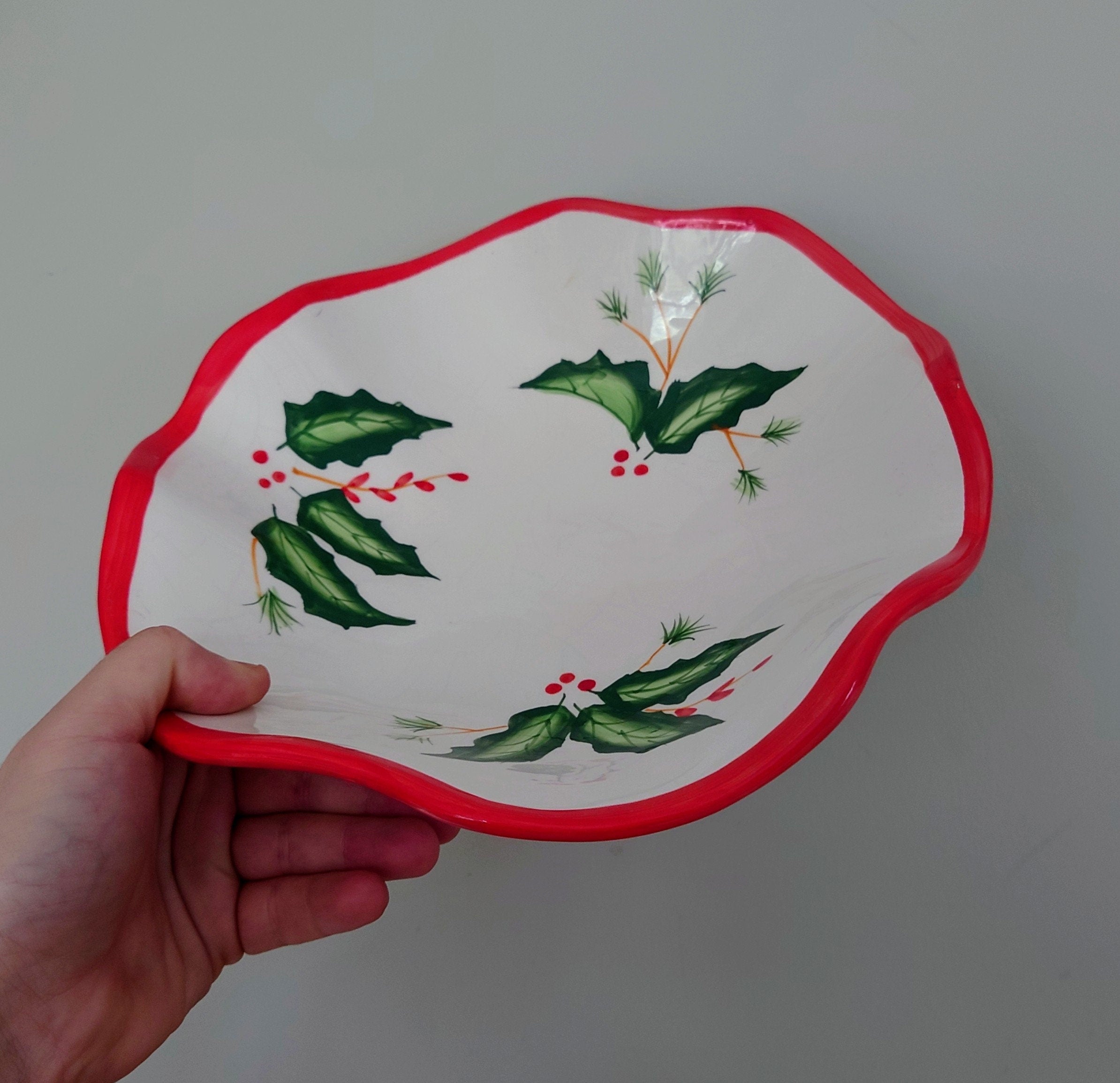 Christmas Holly Fruit Bowl Ceramic Retro Christmas Decorative Pedestal Bowl Footed Ceramic Bowl Dinning and Serving Christmas Dinner Table