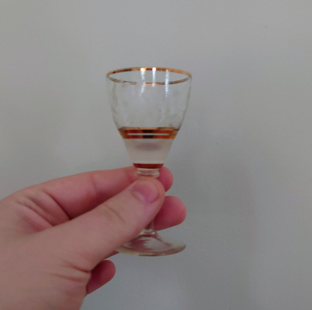 Vintage Drinking Glasses Wine Set of 4 Gold Etched Modernist Luminarc glasses Cocktail party Liquor Shot Glasses