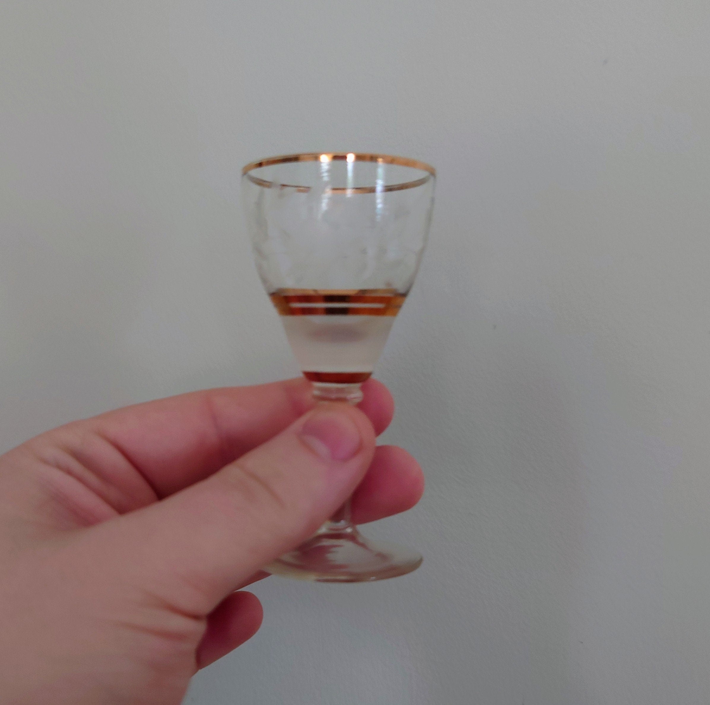 Vintage Drinking Glasses Wine Set of 4 Gold Etched Modernist Luminarc glasses Cocktail party Liquor Shot Glasses