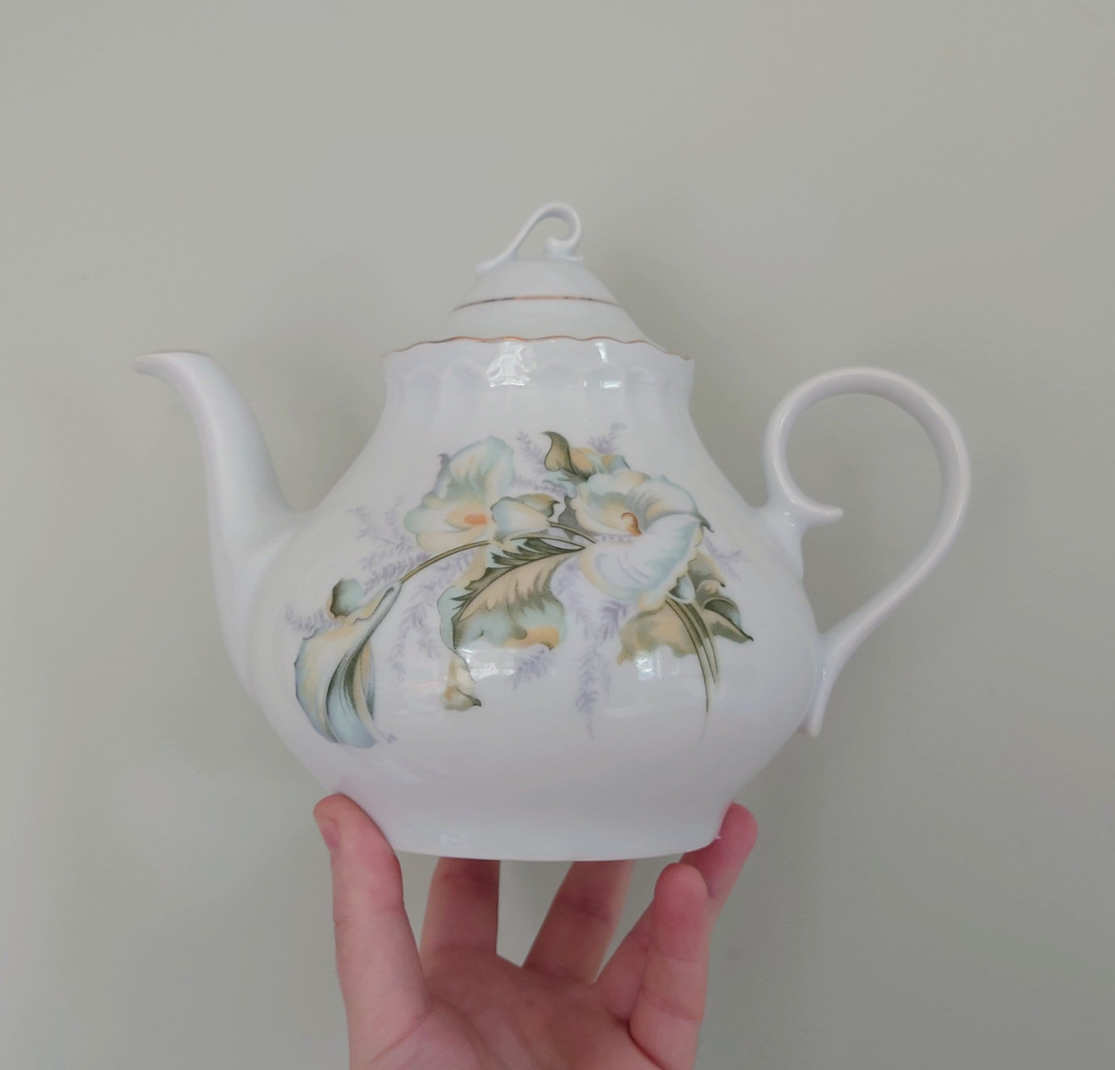 Vintage Floral Teapot White and Green Flowers Afternoon Tea Party Ceramic Teapot Large Decorative Ornamental Teapot Gift Floral Lilies