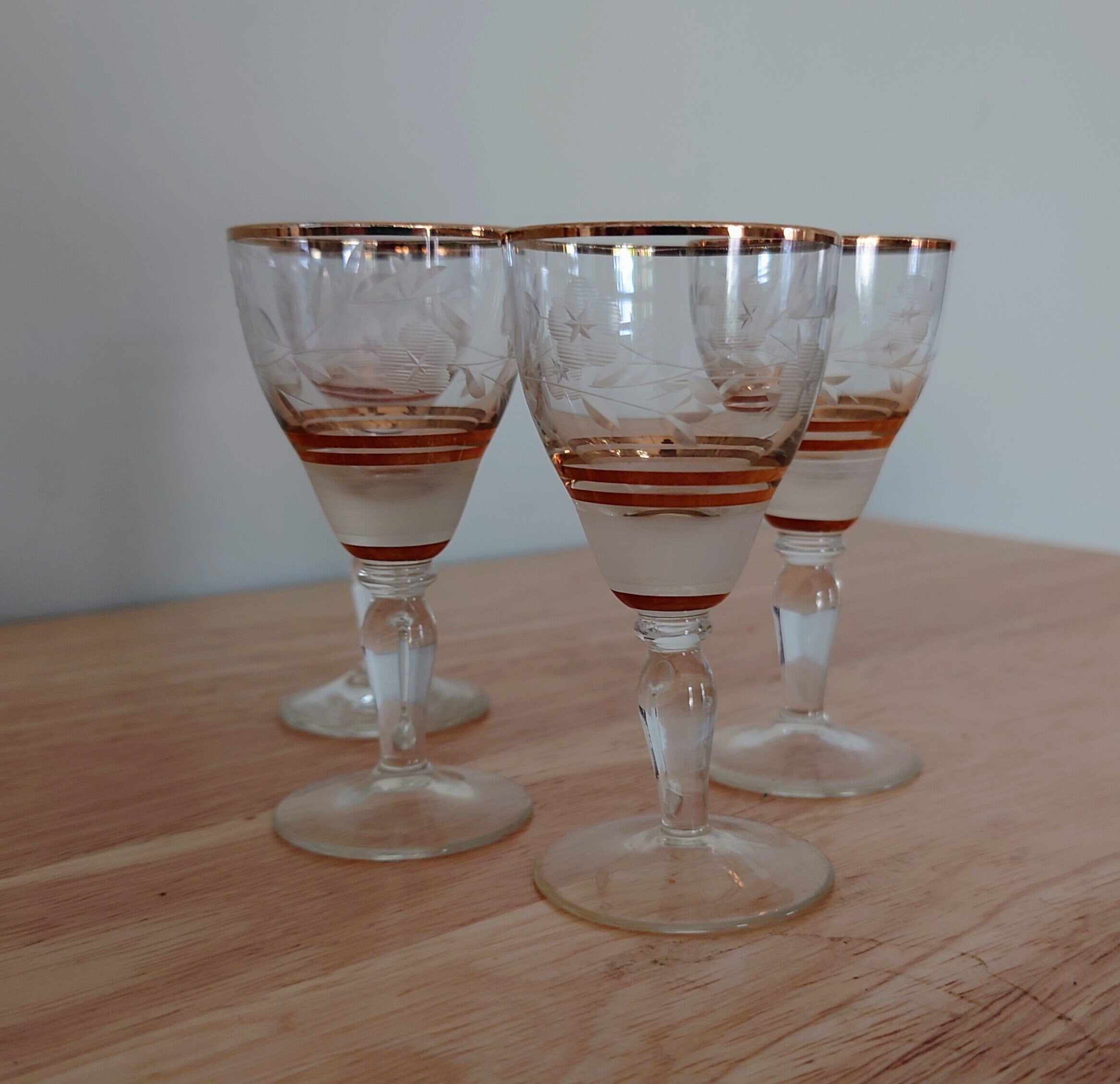 Vintage Drinking Glasses Wine Set of 4 Gold Etched Modernist Luminarc glasses Cocktail party Liquor Shot Glasses