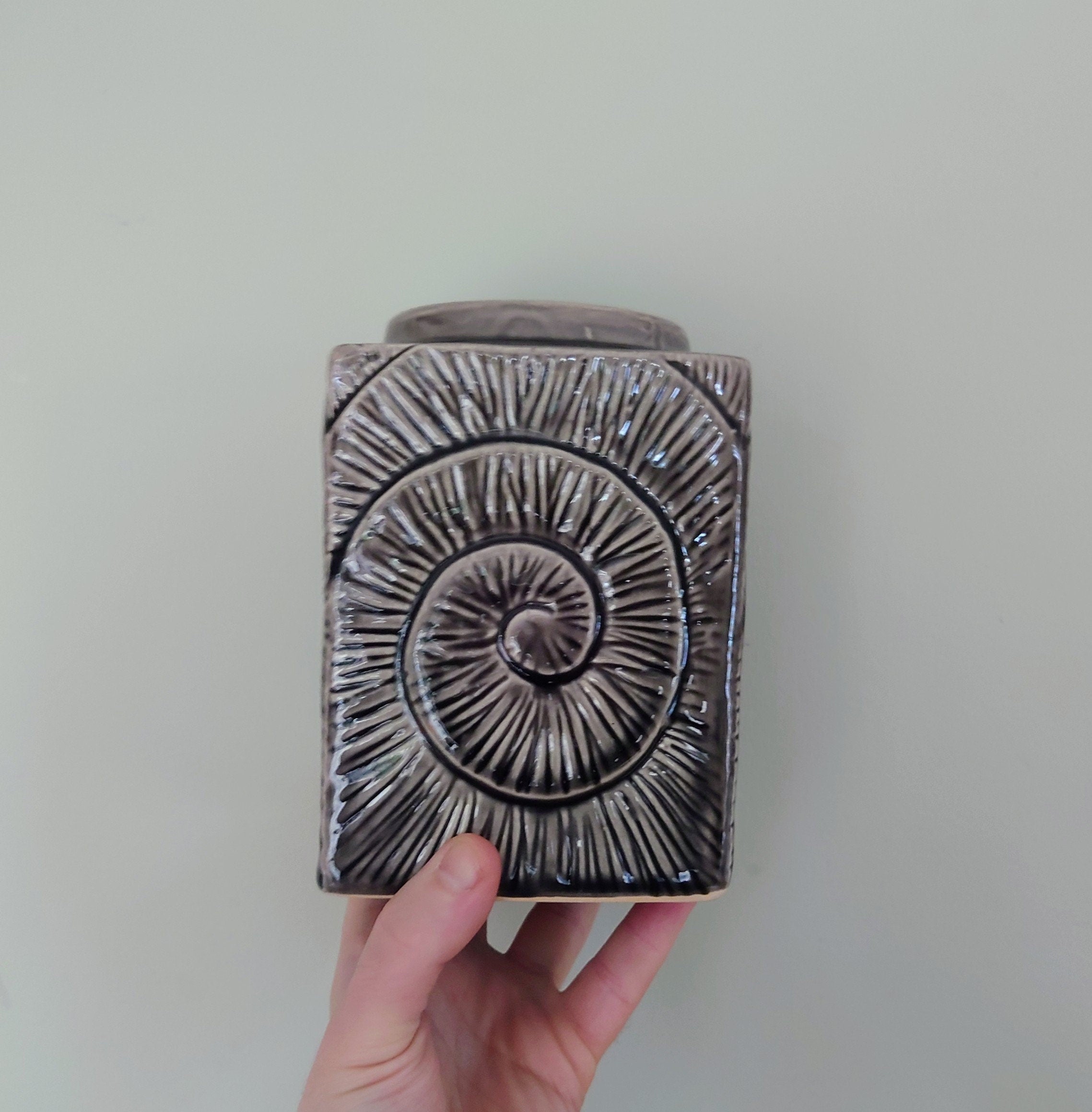 Vintage Shell Planter Vase 11970's Grey Shell Vase  Vintage Shell Ceramic Indoor Planter Ceramic Pottery Shell Flower Vase Decorative
