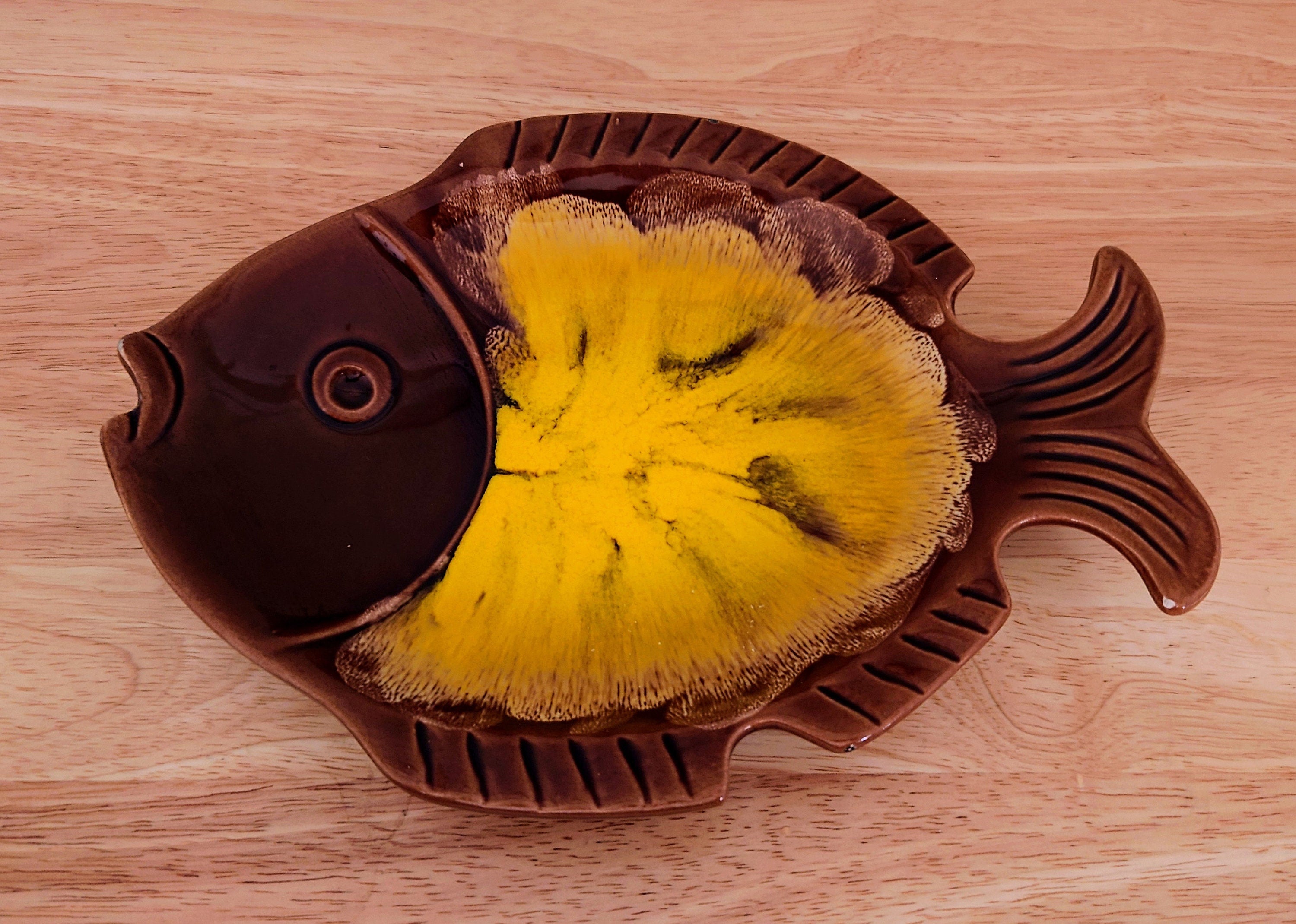 Vintage brown/yellow retro Fish Dish Ceramic Tray Shell Bowl Retro Key Dish Fruit Bowl Bathroom Décor Ornament Red Lustre