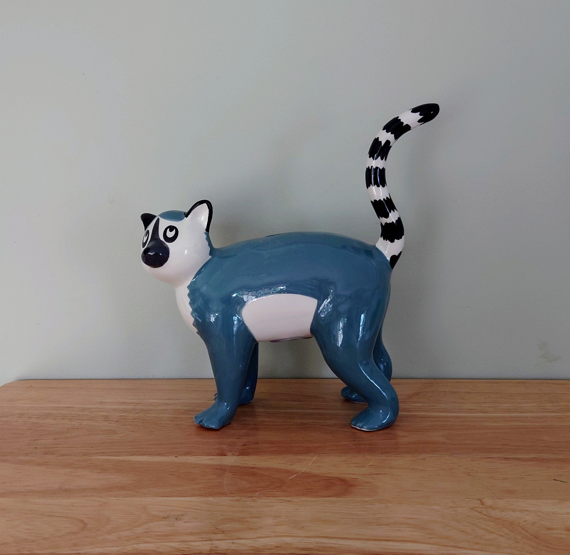 Vintage ringed tail lemur Piggy Bank Kitsch Money Box Pig Piggybank Ceramic Piggy Bank Tip Box Coin Bank Meerkat Figurine