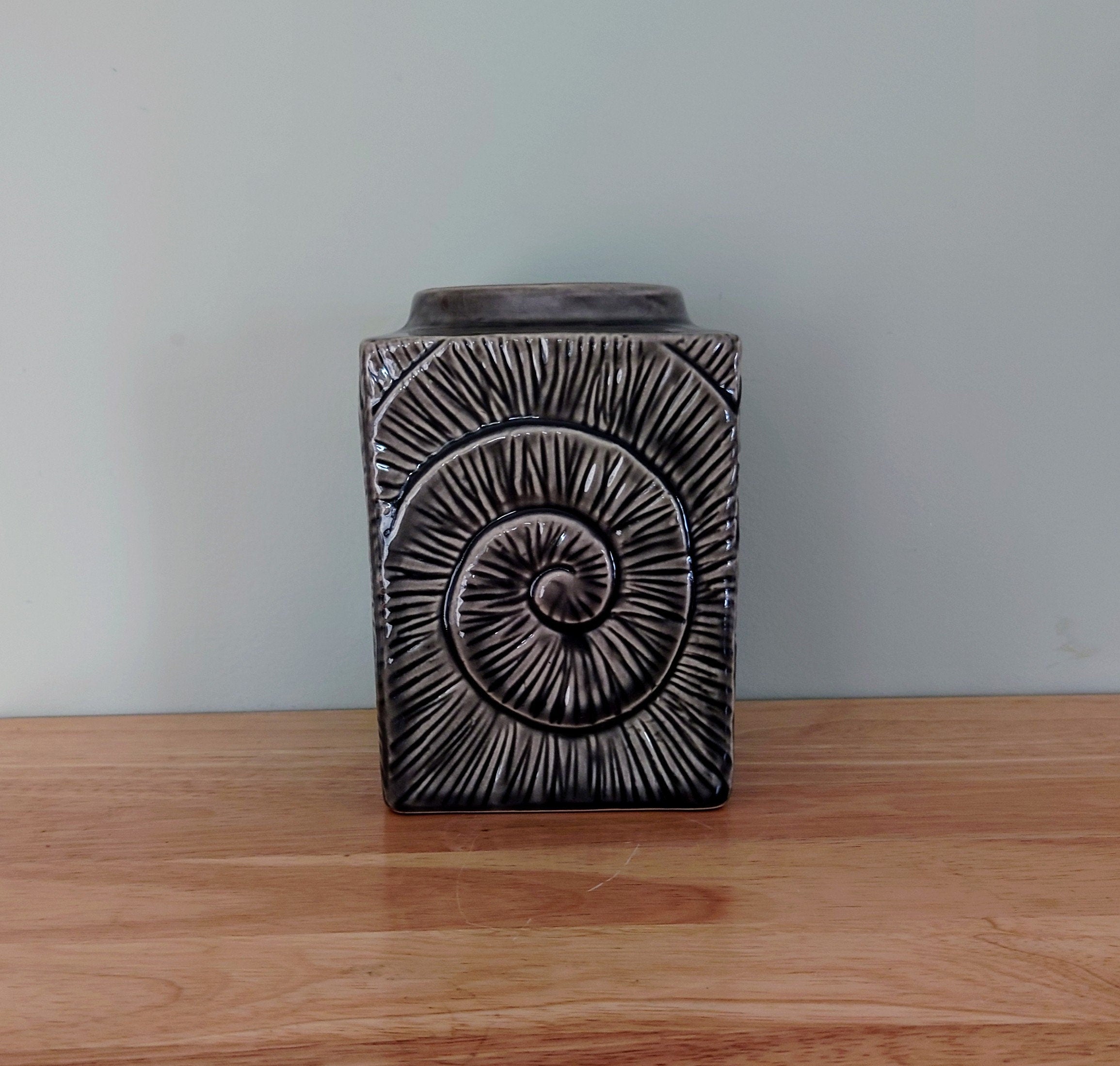 Vintage Shell Planter Vase 11970's Grey Shell Vase  Vintage Shell Ceramic Indoor Planter Ceramic Pottery Shell Flower Vase Decorative