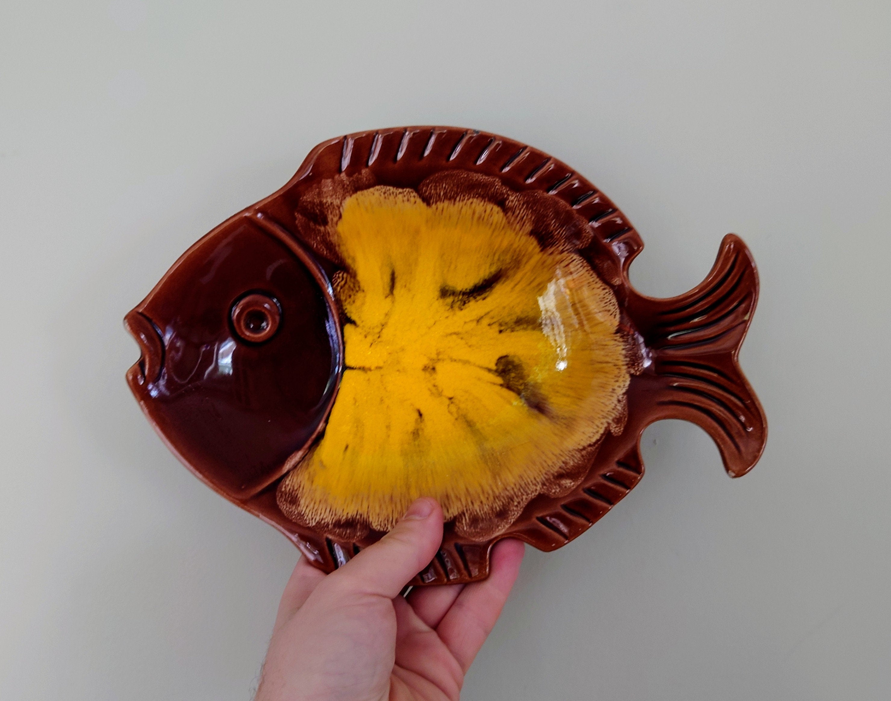 Vintage brown/yellow retro Fish Dish Ceramic Tray Shell Bowl Retro Key Dish Fruit Bowl Bathroom Décor Ornament Red Lustre