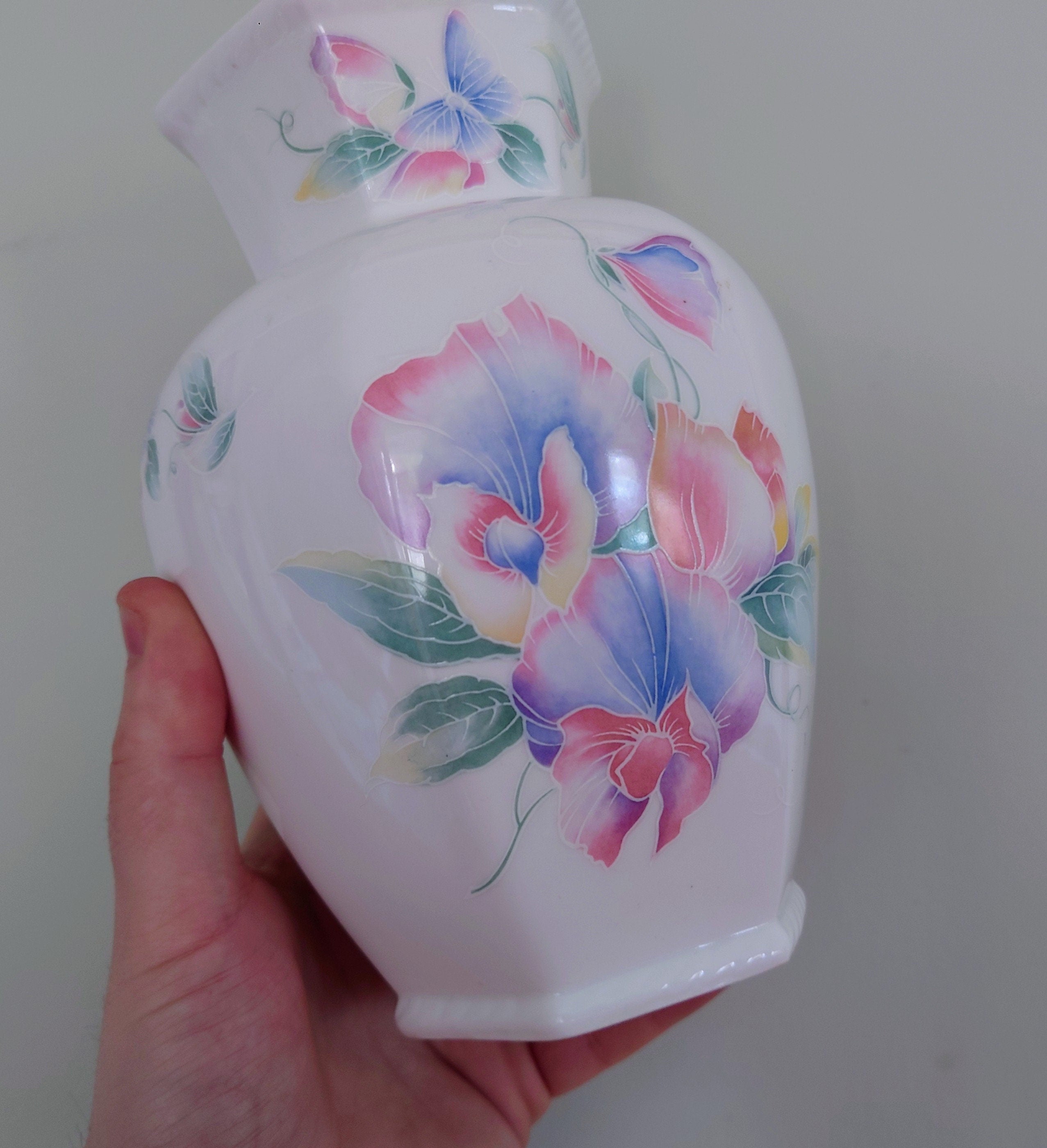 Little Sweetheart Aynsley Chelford Vase 7 1/4" Porcelain Made in England Little Sweetheart Pattern Collectable Vintage