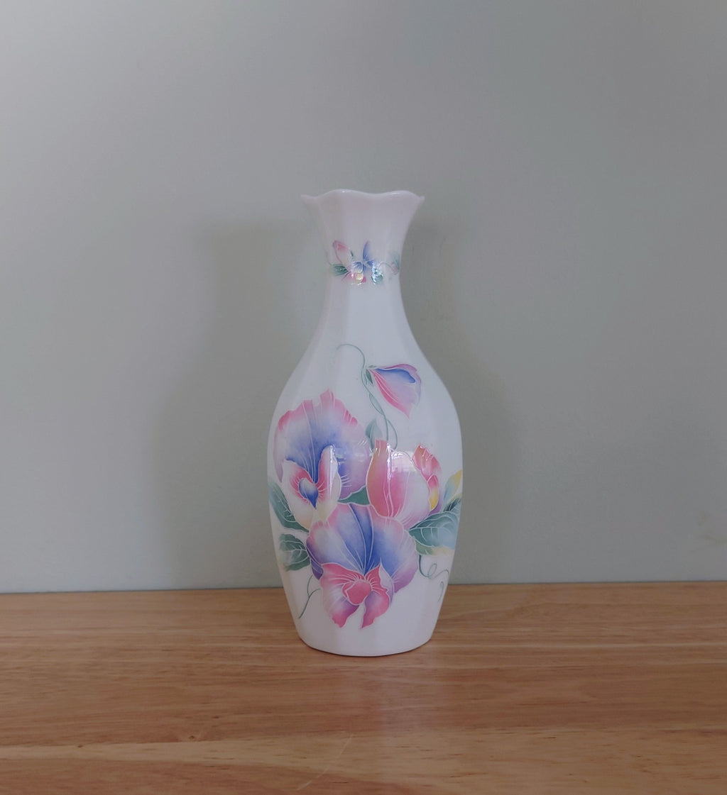 Little Sweetheart Aynsley Essex Vase  6 3/4" Porcelain Made in England Little Sweetheart Pattern Collectable Vintage