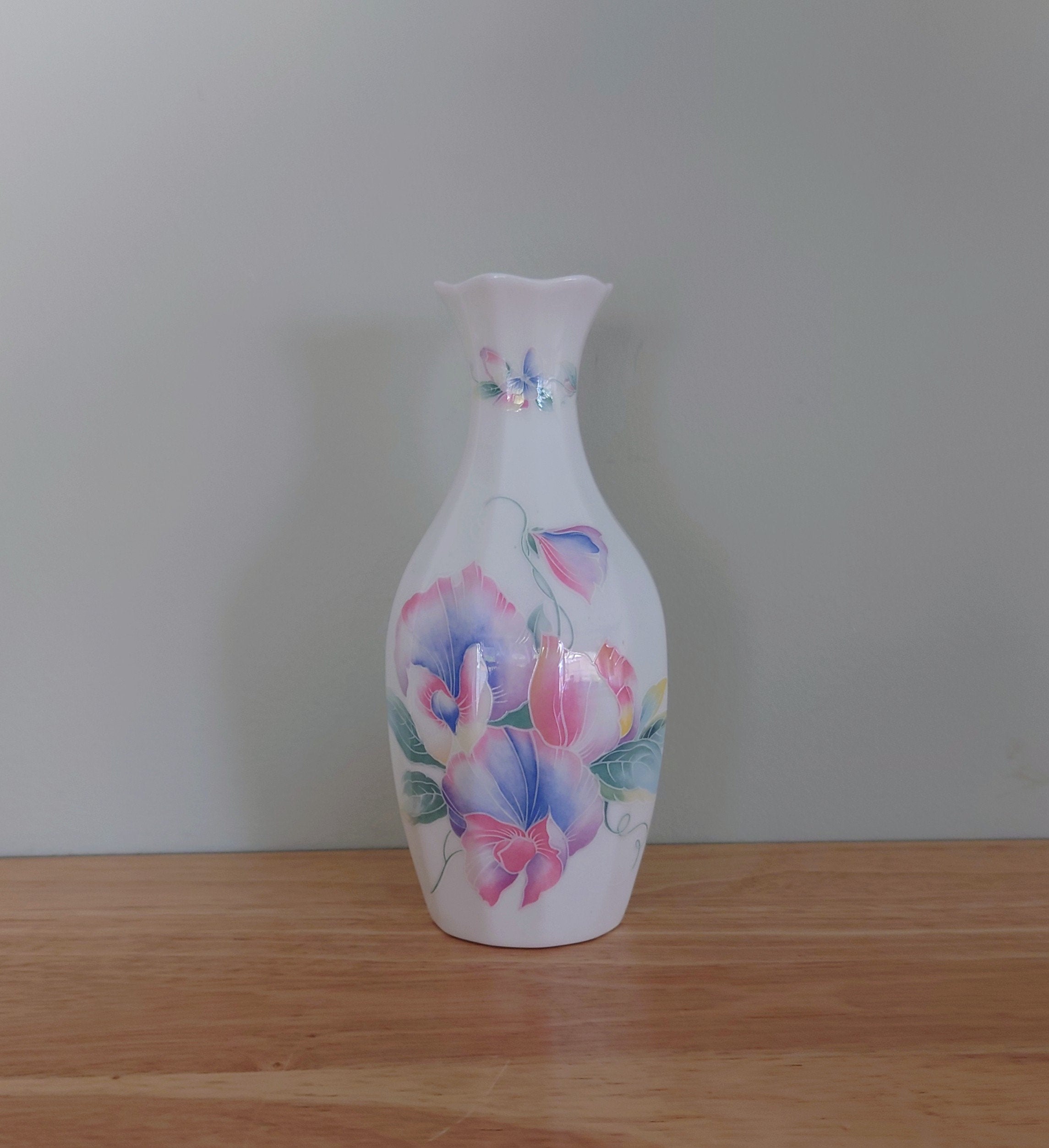 Little Sweetheart Aynsley Essex Vase  6 3/4" Porcelain Made in England Little Sweetheart Pattern Collectable Vintage