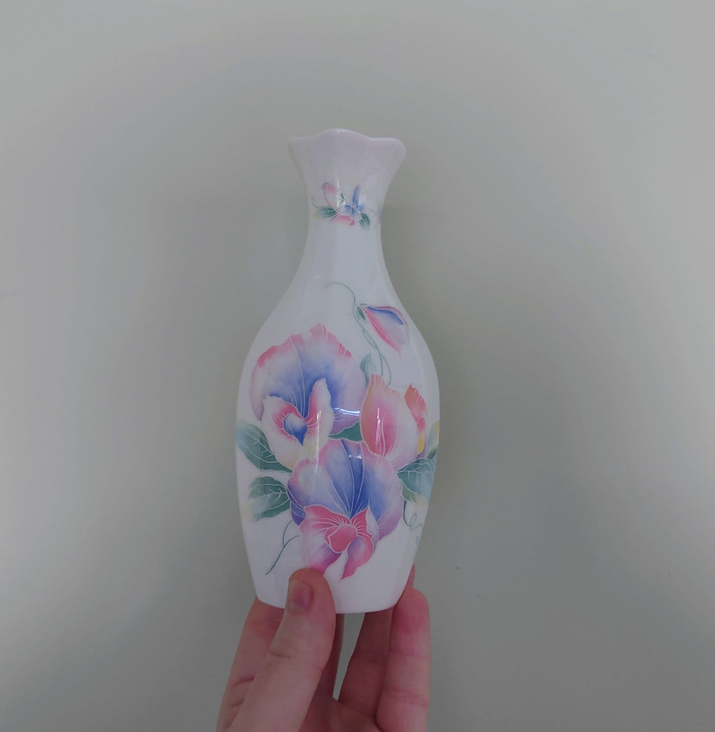 Little Sweetheart Aynsley Essex Vase  6 3/4" Porcelain Made in England Little Sweetheart Pattern Collectable Vintage