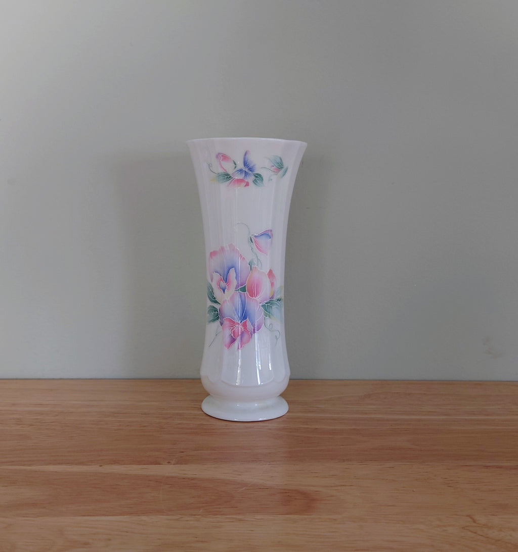 Little Sweetheart Aynsley Vase  6 3/4" Porcelain Made in England Little Sweetheart Pattern Collectable Vintage