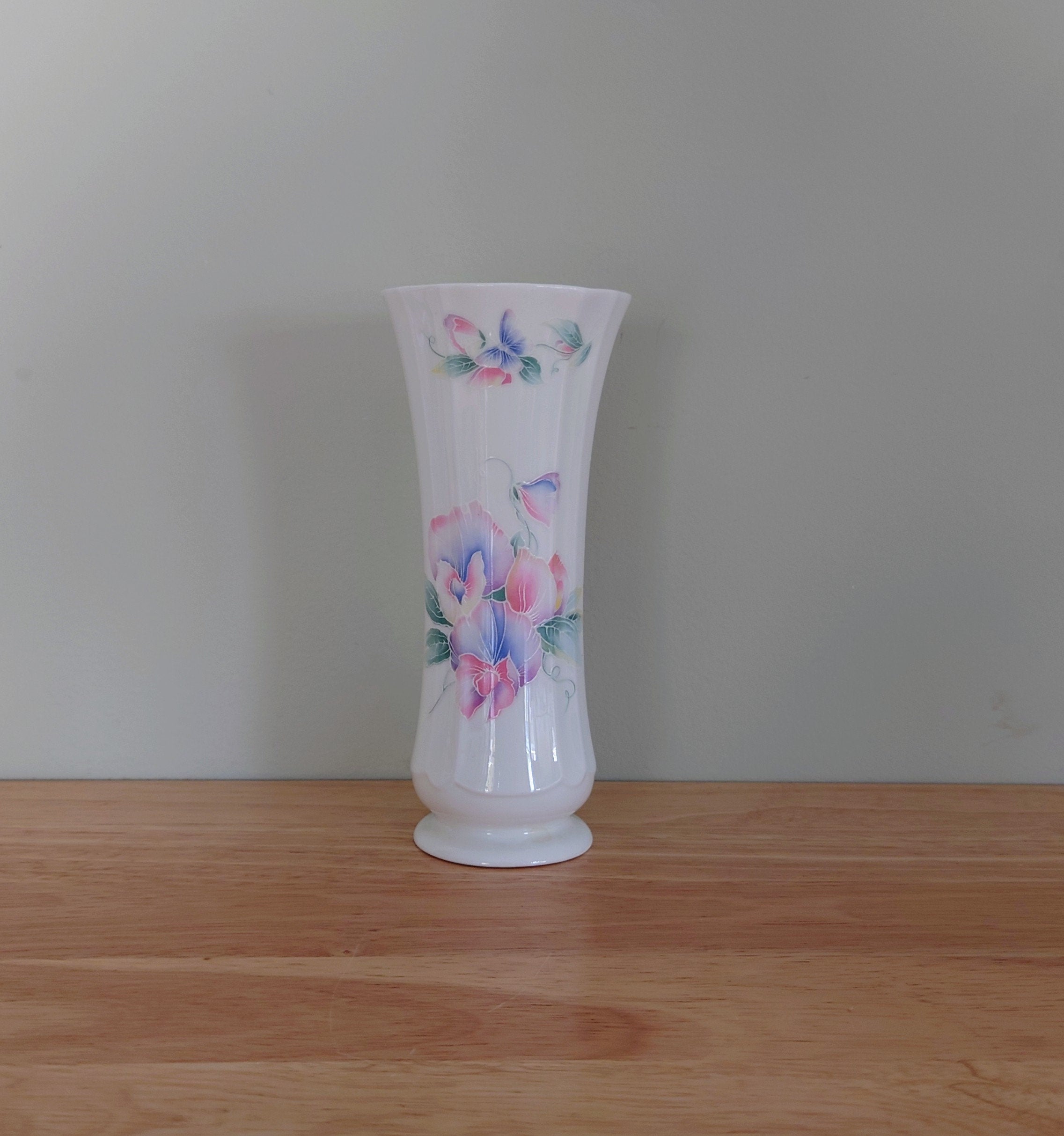 Little Sweetheart Aynsley Vase  6 3/4" Porcelain Made in England Little Sweetheart Pattern Collectable Vintage