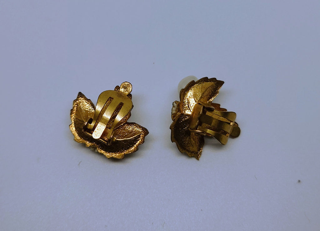 Vintage Earrings Pearl Leaf Clip on Gold Tone Floral Design Clip on Earrings Jewellery Faux Pearl Wedding Earrings costume jewellery