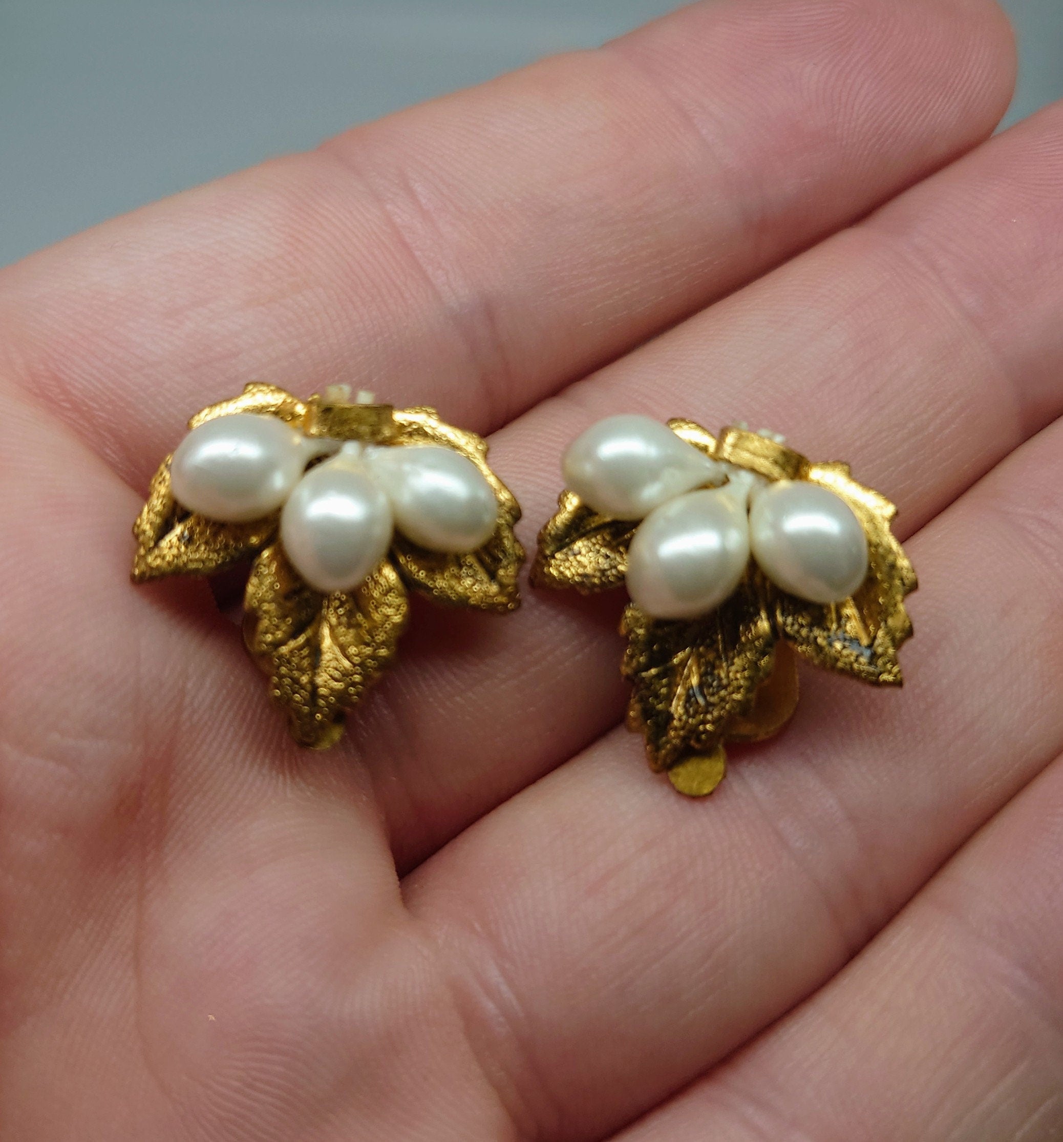 Vintage Earrings Pearl Leaf Clip on Gold Tone Floral Design Clip on Earrings Jewellery Faux Pearl Wedding Earrings costume jewellery
