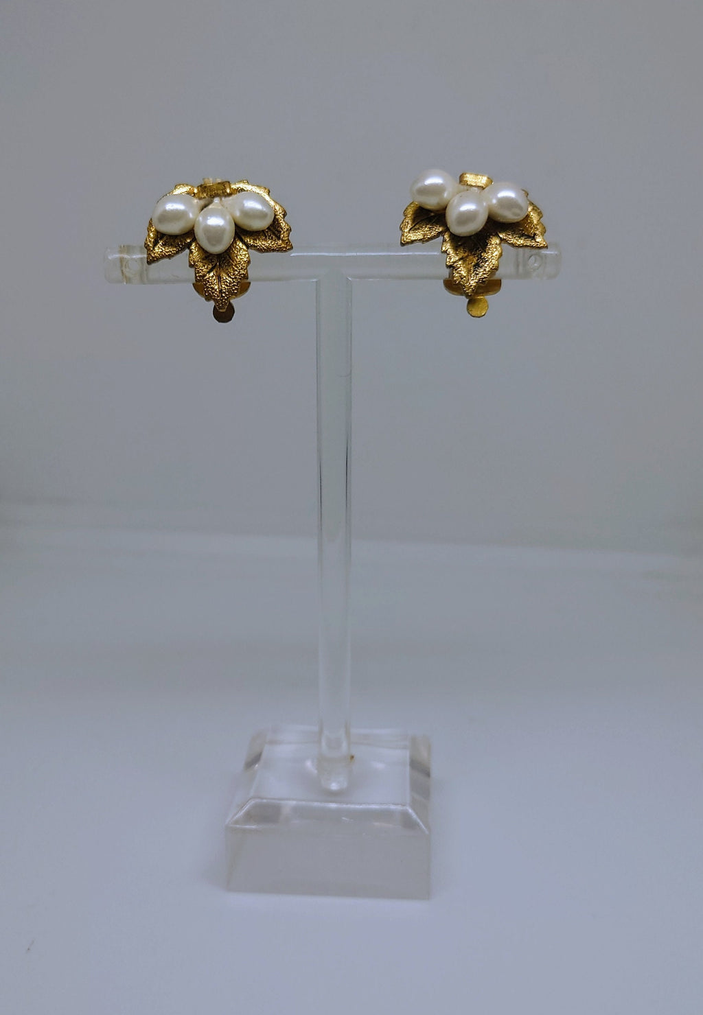 Vintage Earrings Pearl Leaf Clip on Gold Tone Floral Design Clip on Earrings Jewellery Faux Pearl Wedding Earrings costume jewellery
