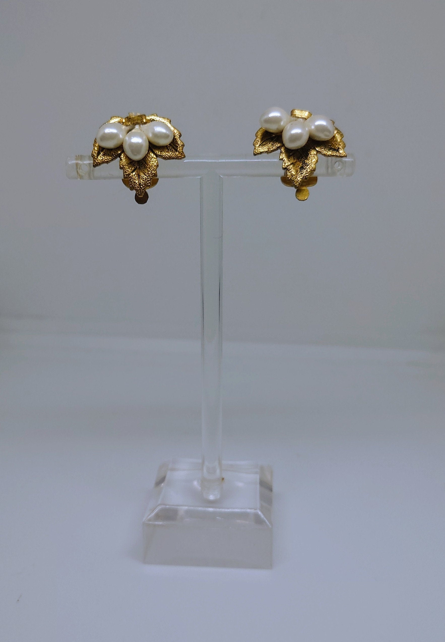 Vintage Earrings Pearl Leaf Clip on Gold Tone Floral Design Clip on Earrings Jewellery Faux Pearl Wedding Earrings costume jewellery