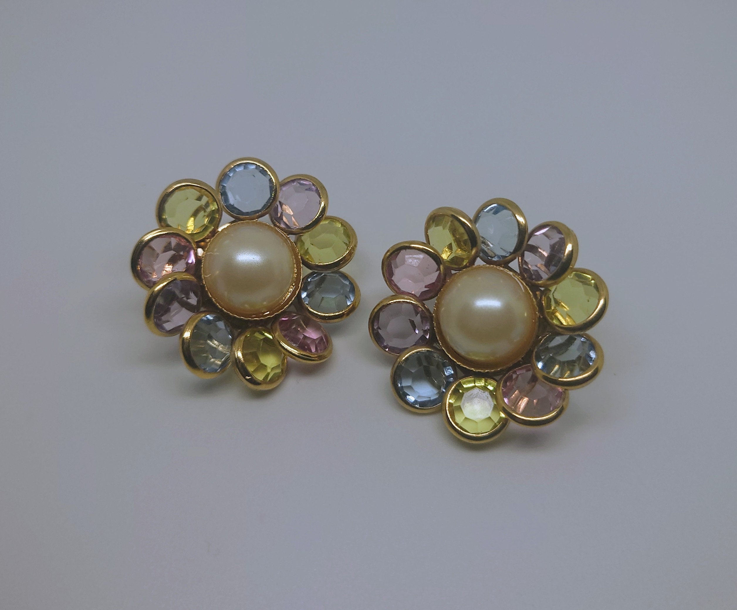 Vintage Earrings Pearl Floral Pastel Clip on Earrings Gold Tone Jewellery Faux Pearl Wedding Earrings costume jewellery