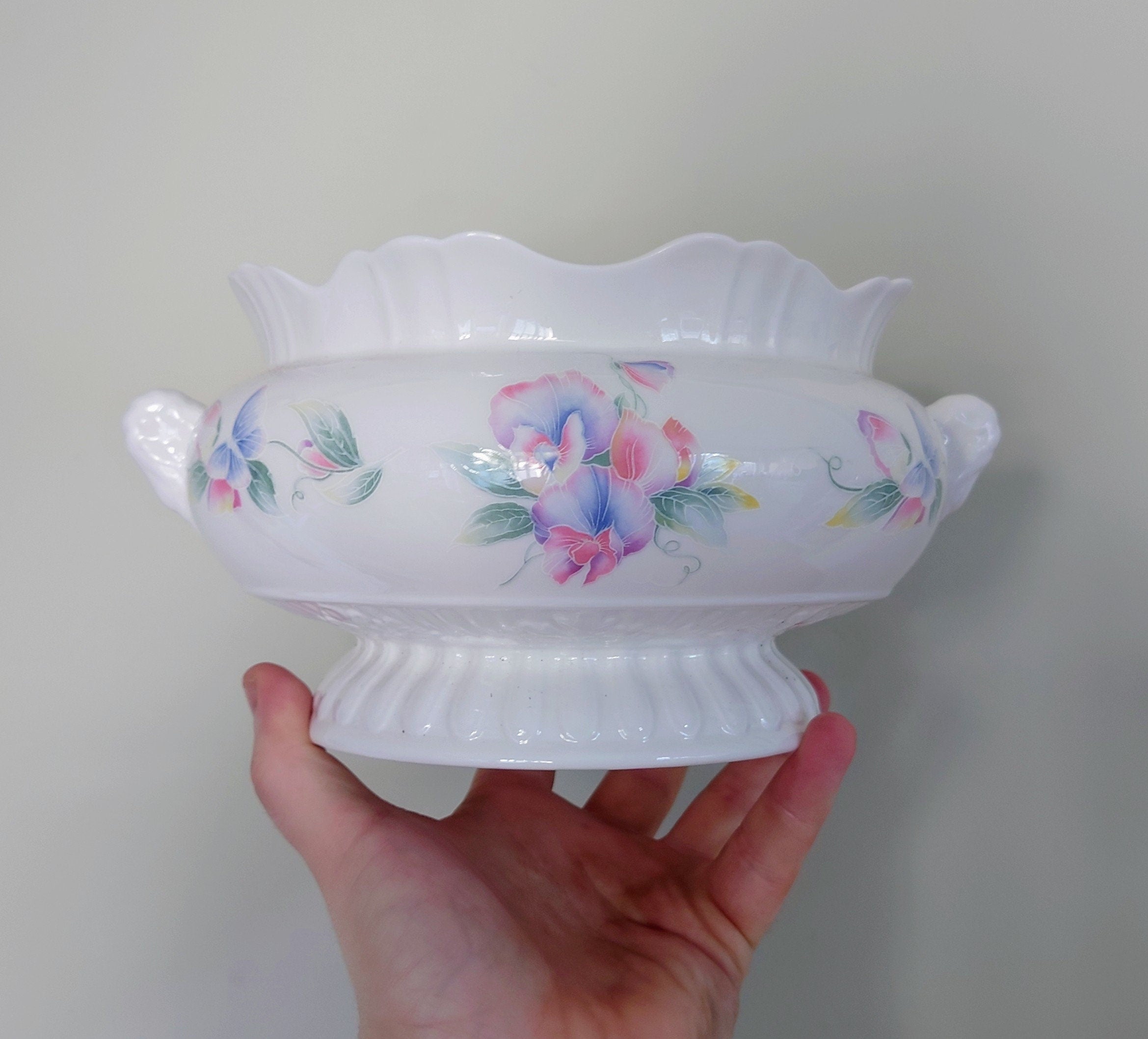 Aynsley - Little Sweetheart -   Serving Bowl Bowl Large Fine Bone China Porcelain Made in England Pattern Collectable Vintage Fruit Bowl