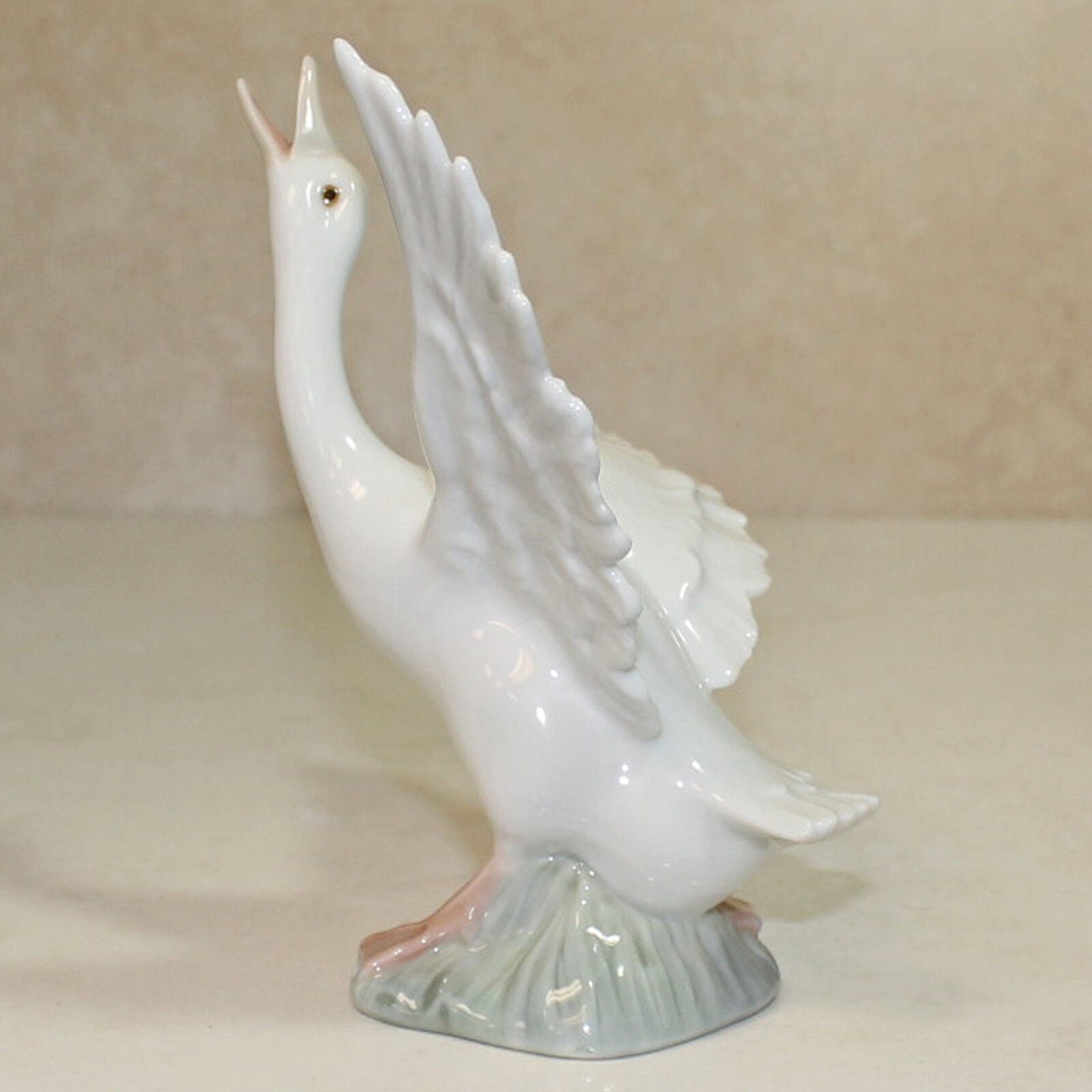 Lladro Figurine Duck Running, (1263) 5.5" Goose Figurine Porcelain Bird Figurine Gloss Lladro Gift Idea Bird Figurine Figure Statue Ornament