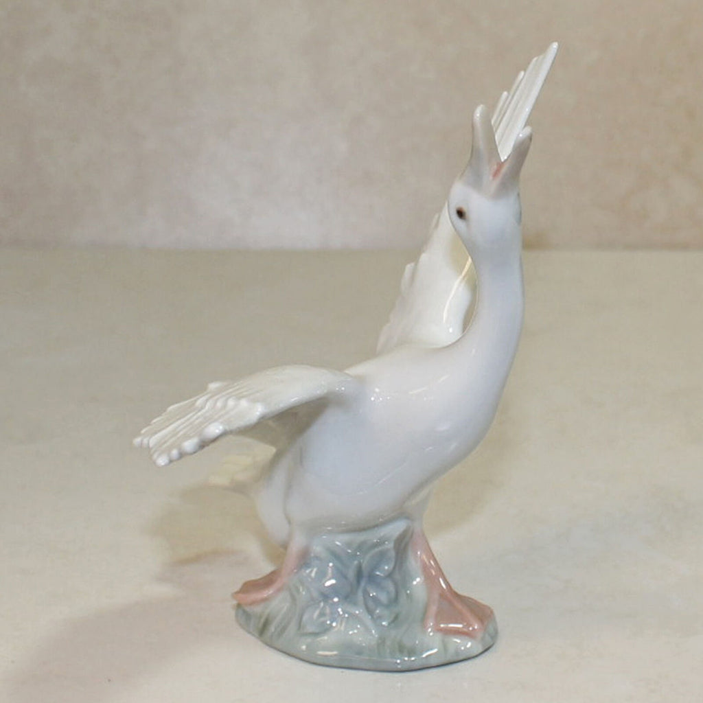 Lladro Figurine Duck Running, (1263) 5.5" Goose Figurine Porcelain Bird Figurine Gloss Lladro Gift Idea Bird Figurine Figure Statue Ornament