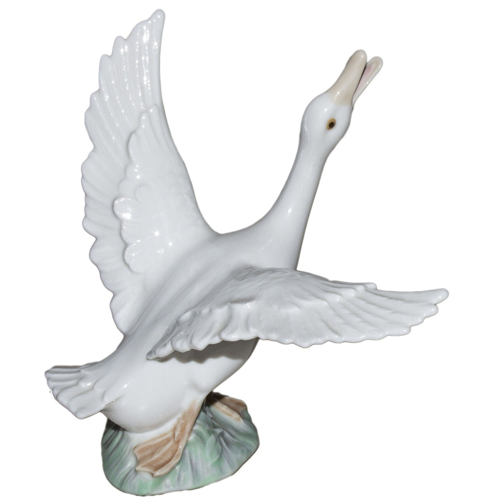 Lladro Figurine Duck Running, (1263) 5.5" Goose Figurine Porcelain Bird Figurine Gloss Lladro Gift Idea Bird Figurine Figure Statue Ornament