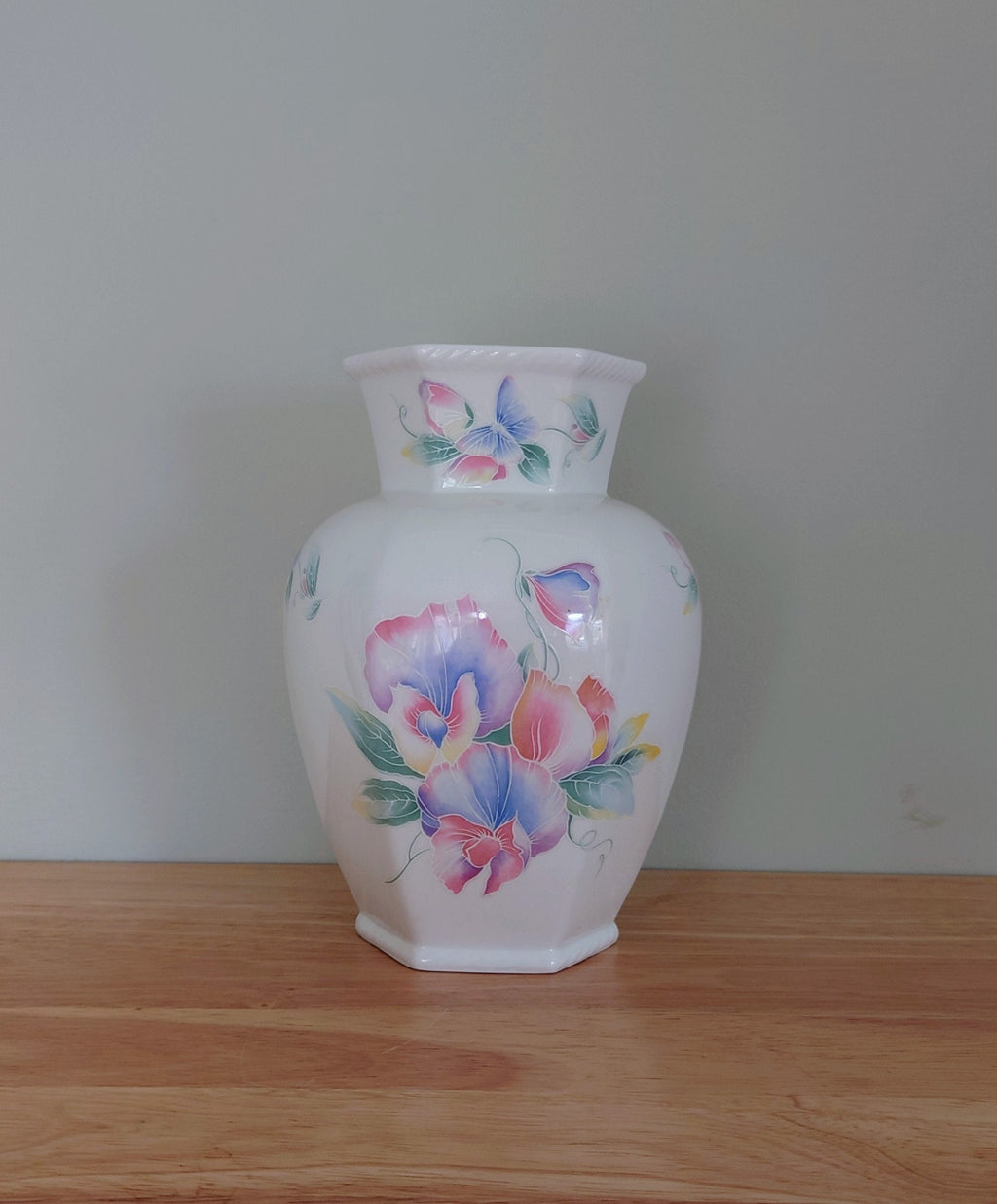 Little Sweetheart Aynsley Chelford Vase 7 1/4" Porcelain Made in England Little Sweetheart Pattern Collectable Vintage