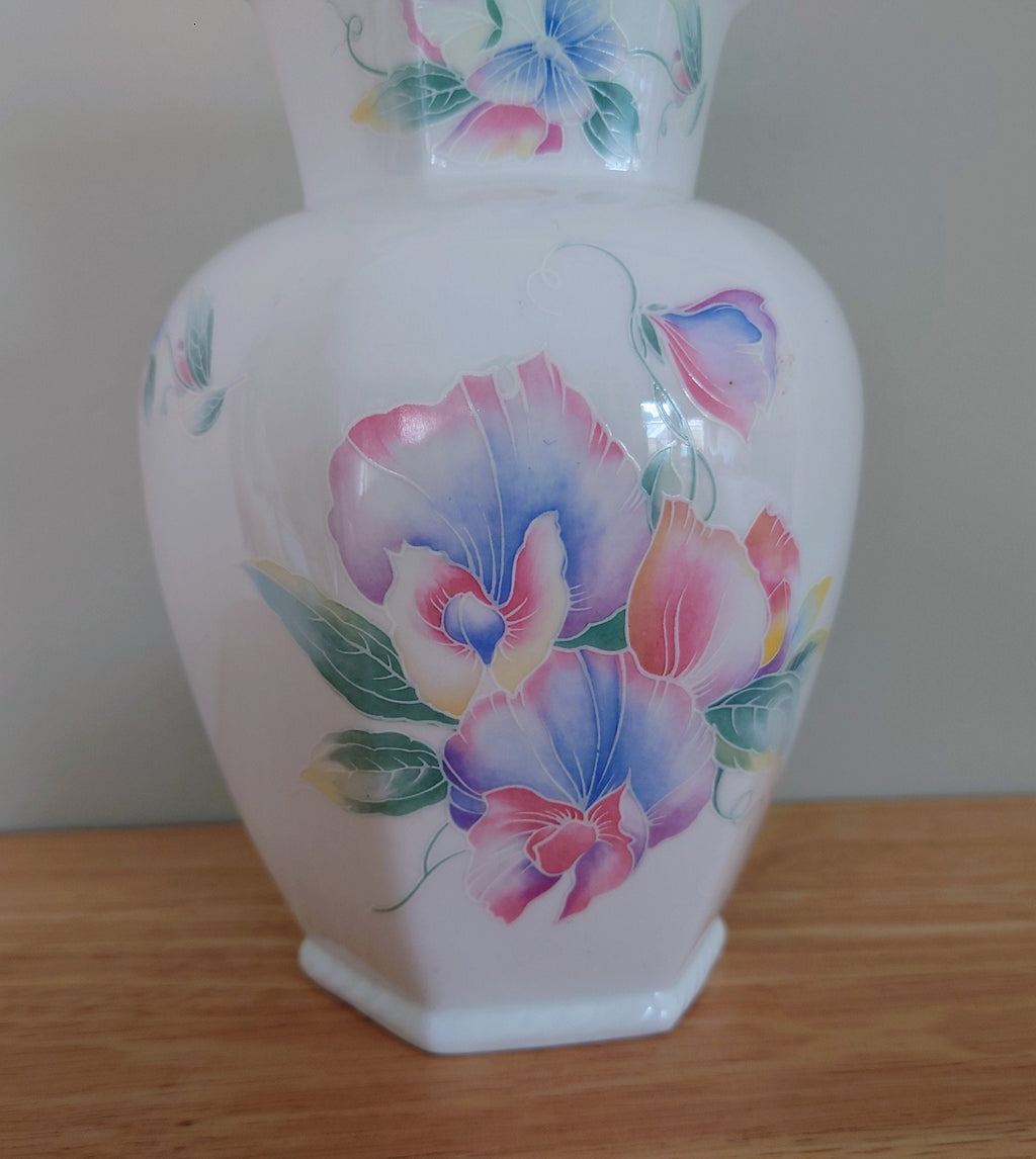 Little Sweetheart Aynsley Chelford Vase 7 1/4" Porcelain Made in England Little Sweetheart Pattern Collectable Vintage