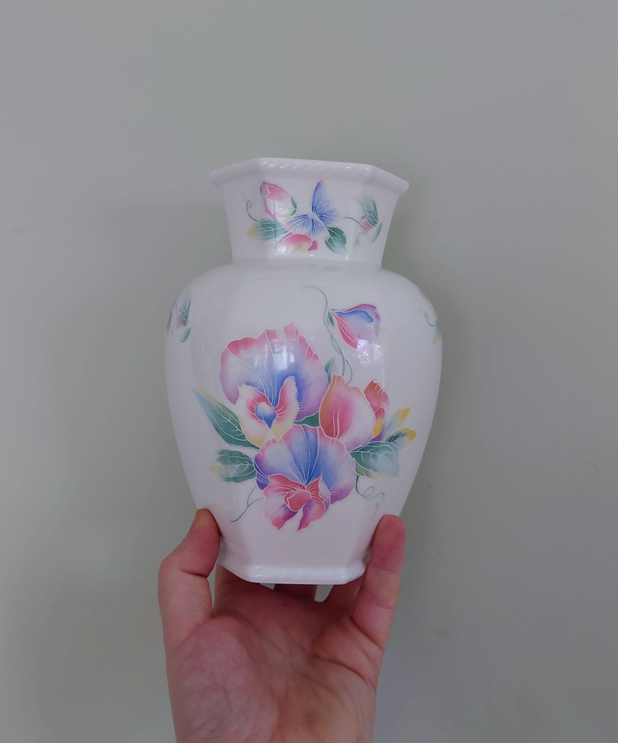 Little Sweetheart Aynsley Chelford Vase 7 1/4" Porcelain Made in England Little Sweetheart Pattern Collectable Vintage