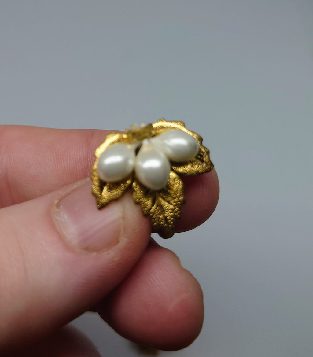 Vintage Earrings Pearl Leaf Clip on Gold Tone Floral Design Clip on Earrings Jewellery Faux Pearl Wedding Earrings costume jewellery
