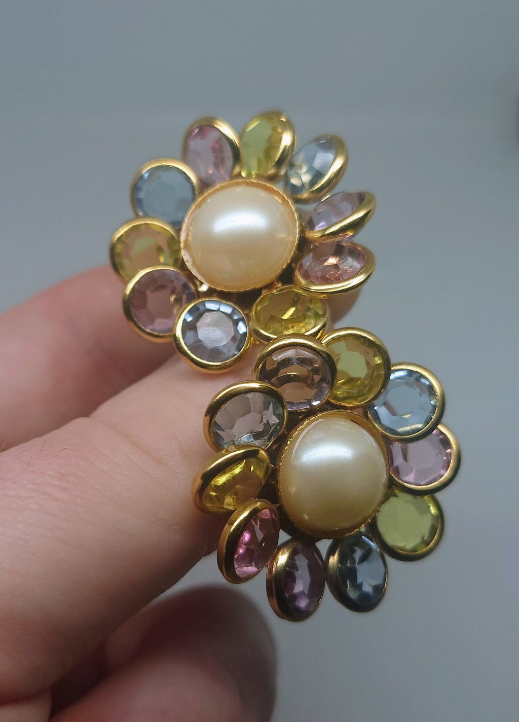 Vintage Earrings Pearl Floral Pastel Clip on Earrings Gold Tone Jewellery Faux Pearl Wedding Earrings costume jewellery