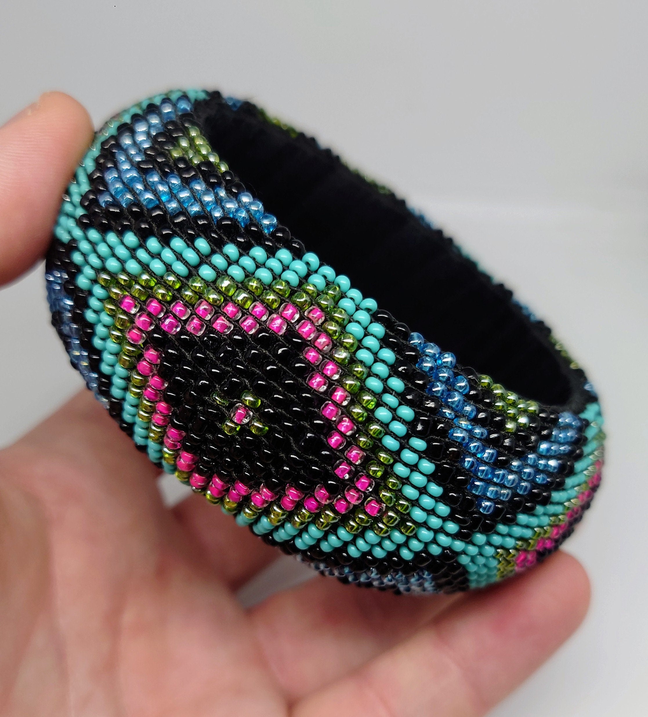 Vintage Seed Beaded Bracelet Blue and Black Round Chunky Retro Costume Jewellery Jewelry