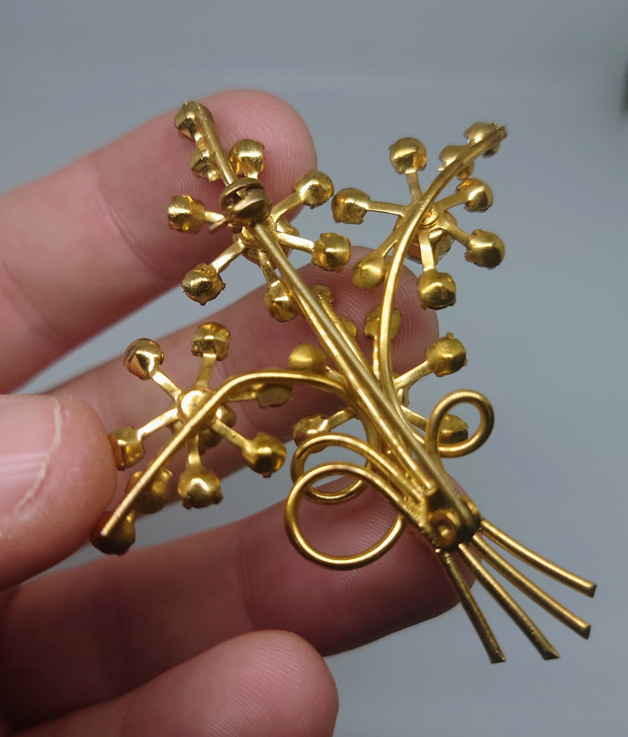 Vintage  Diamond Rhinestone Brooch Pin Costume Jewellery Jewelry Gold Pin Brooch Floral Wire Mid Century 1950's Pin Diamante