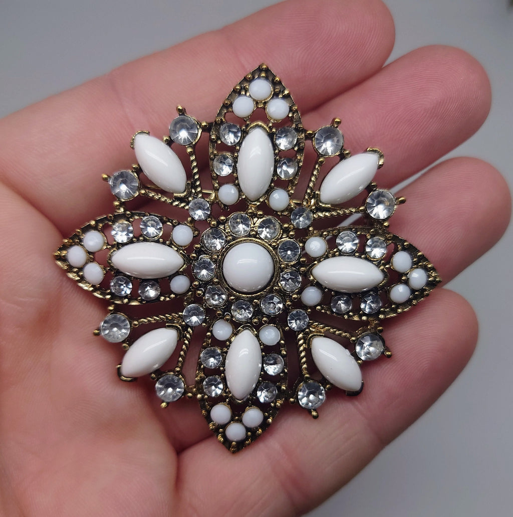 Vintage Silver and White Floral Brooch White Rhinestone Diamond Rhinestone Floral Flower Gold Costume Jewellery Jewelry
