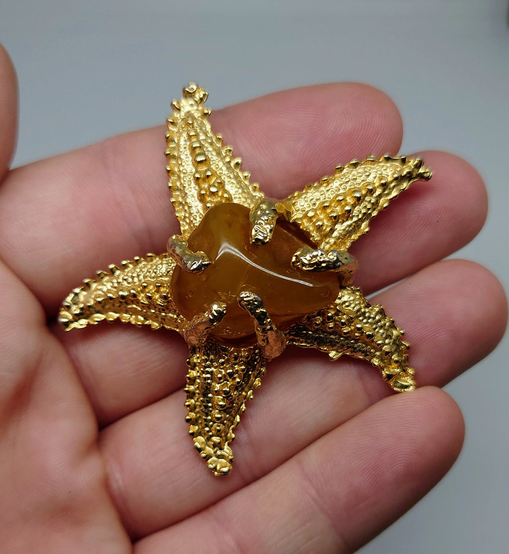 Vintage Starfish Brooch Pin Novelty Gold tone Amber Agate Style Stone Satfish Sea Animal Life Novelty Pin Brooch Costume Jewellery
