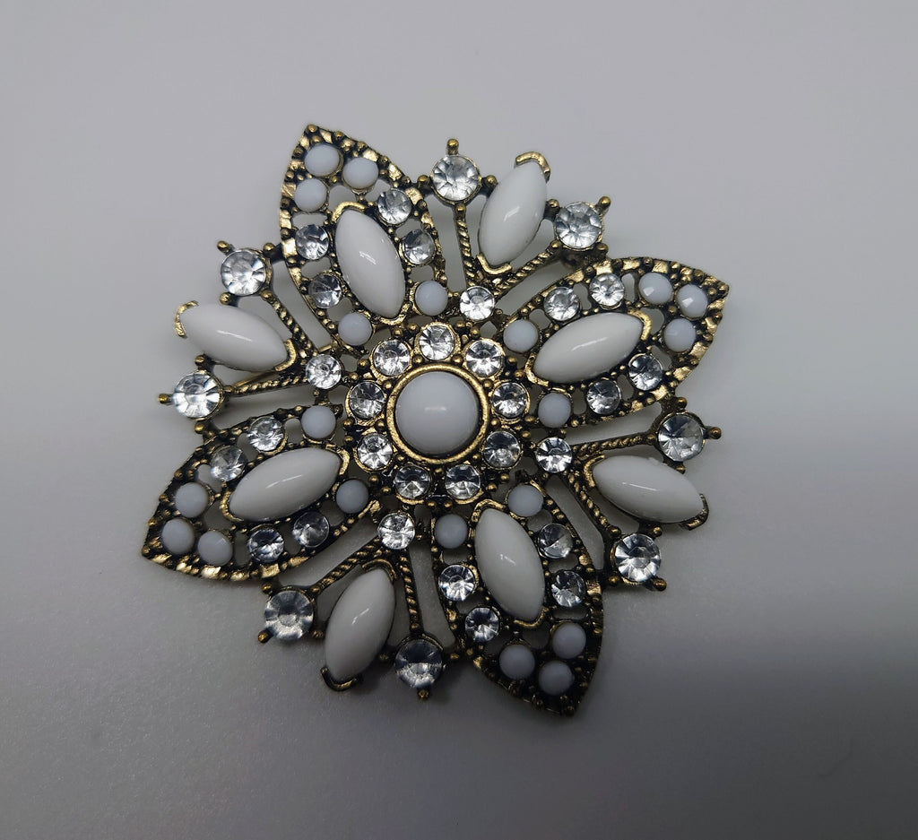 Vintage Silver and White Floral Brooch White Rhinestone Diamond Rhinestone Floral Flower Gold Costume Jewellery Jewelry