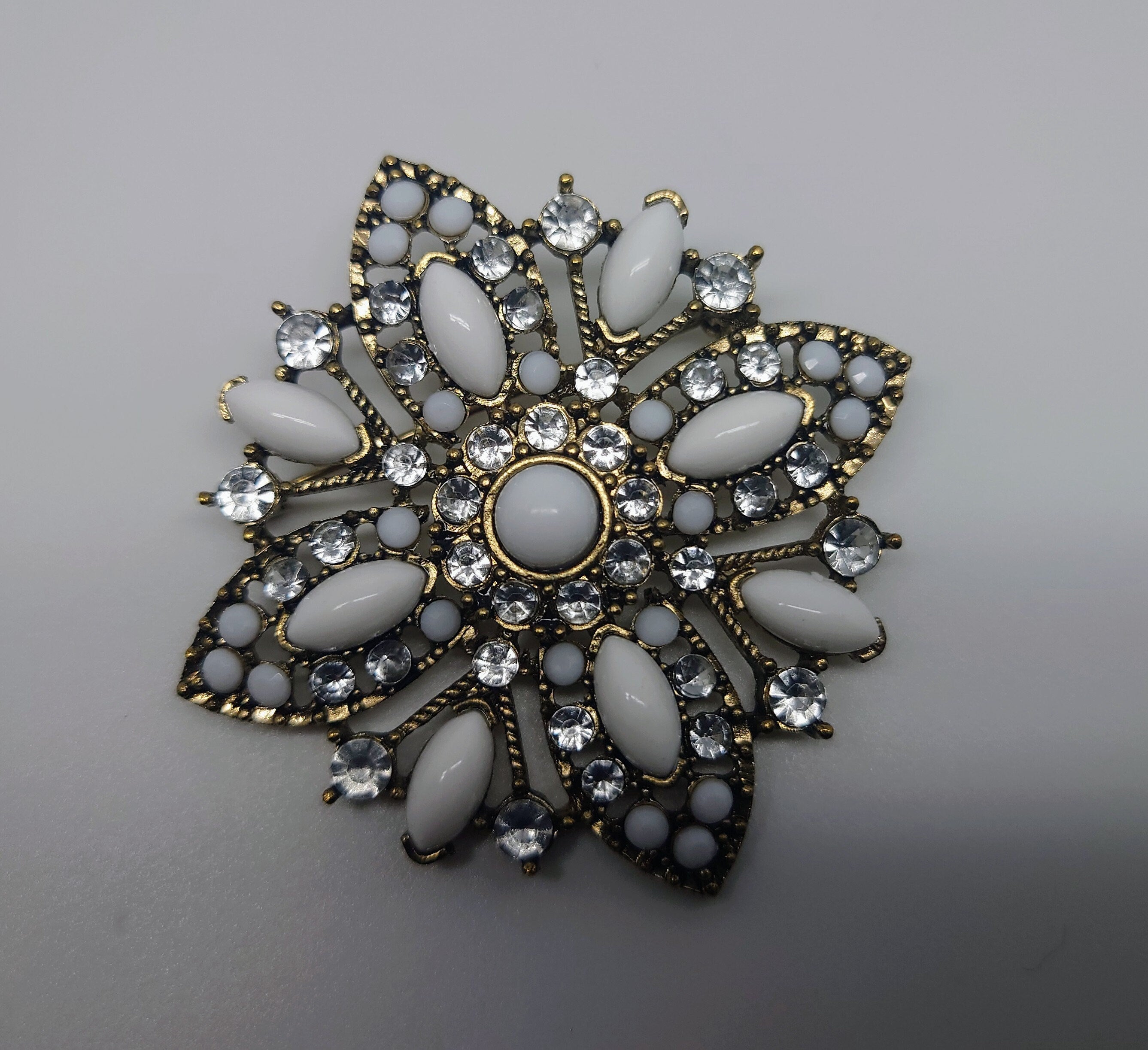 Vintage Silver and White Floral Brooch White Rhinestone Diamond Rhinestone Floral Flower Gold Costume Jewellery Jewelry