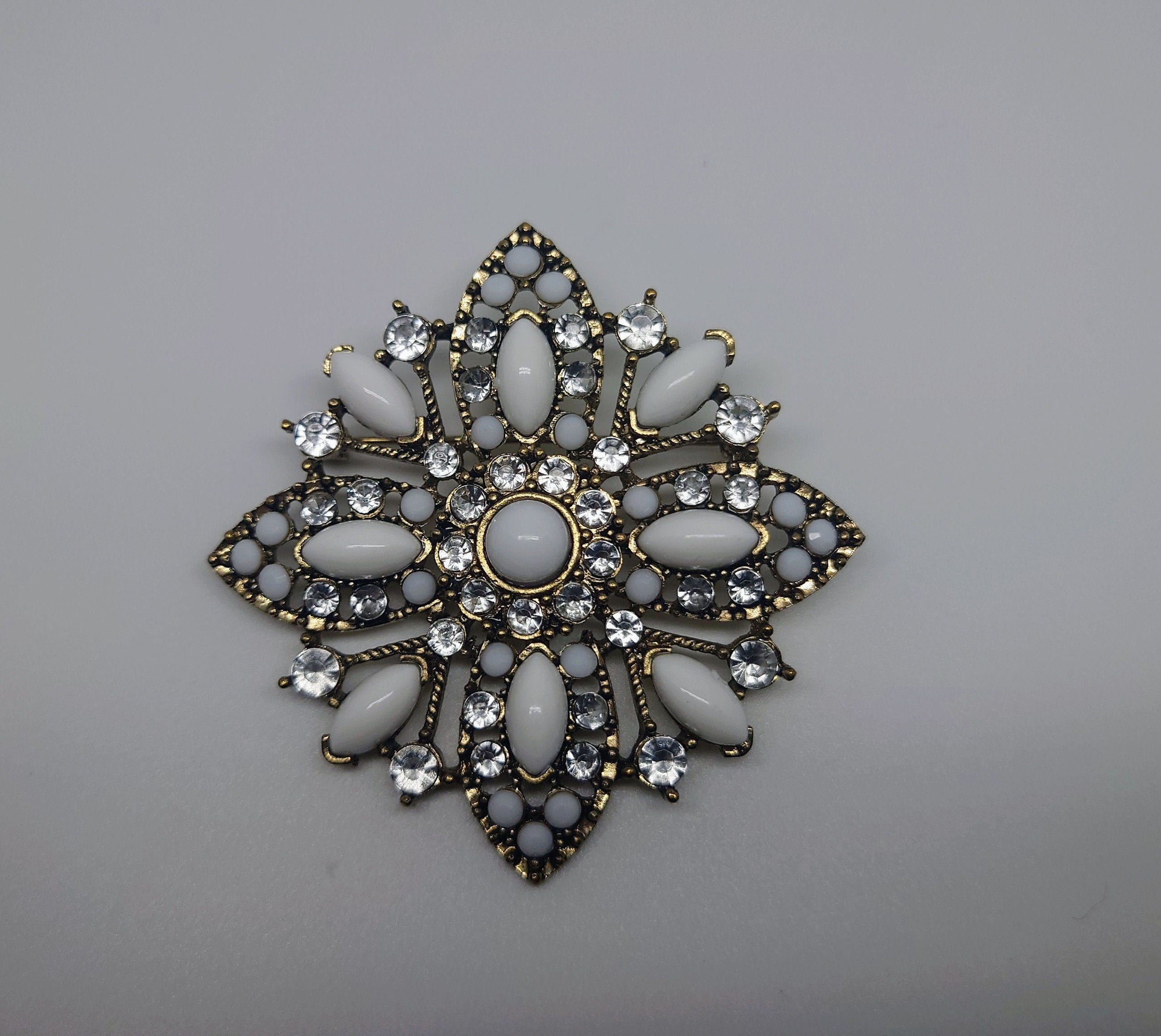 Vintage Silver and White Floral Brooch White Rhinestone Diamond Rhinestone Floral Flower Gold Costume Jewellery Jewelry