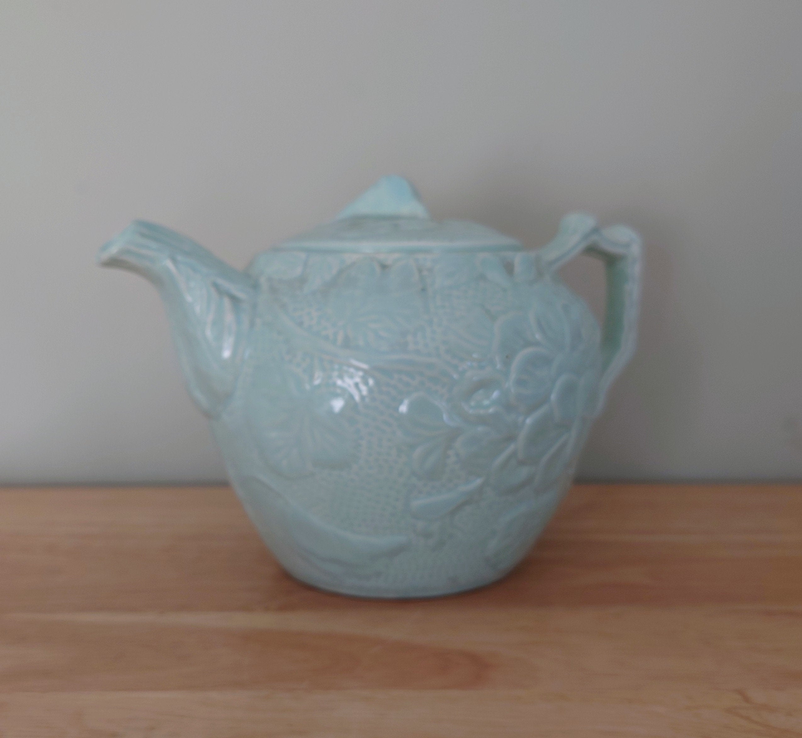 Vintage Blue and White Teapot Novelty Decorative Ornamental Azalea teapot Ceramic Teapot Round Chinese Dragon Design  Hand Painted Asian Tea