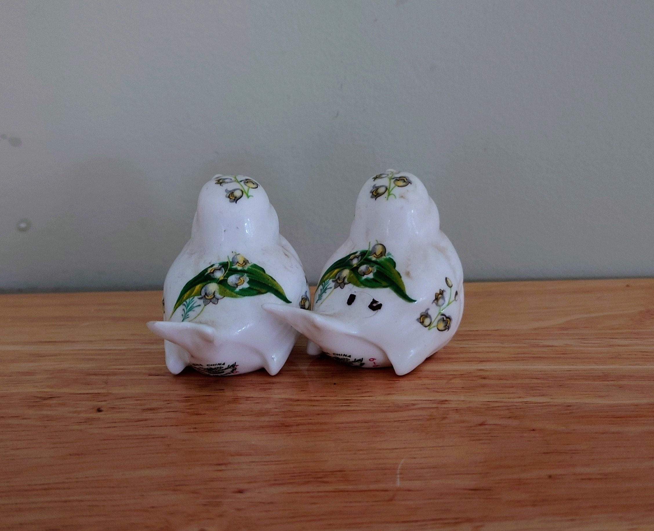 Vintage Salt and Pepper Shaker Bird Floral Cruets Ceramic Novelty Shakers / Collectible Kitchenalia Pottery Tableware Dispensers