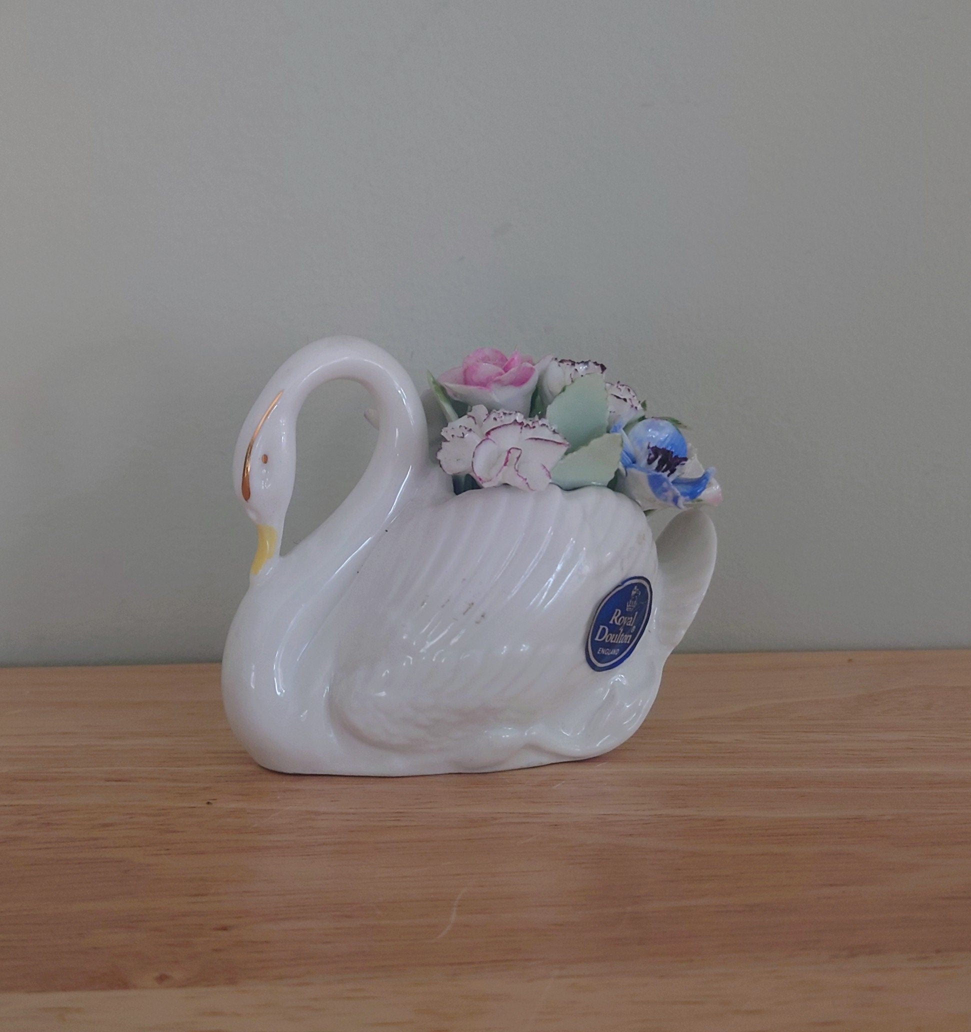 Vintage Royal Doulton Swan Posy Vase Decorative Swan Porcelain Swain Bird Figurine Floral Posy Vase Kitsch Ornament Décor